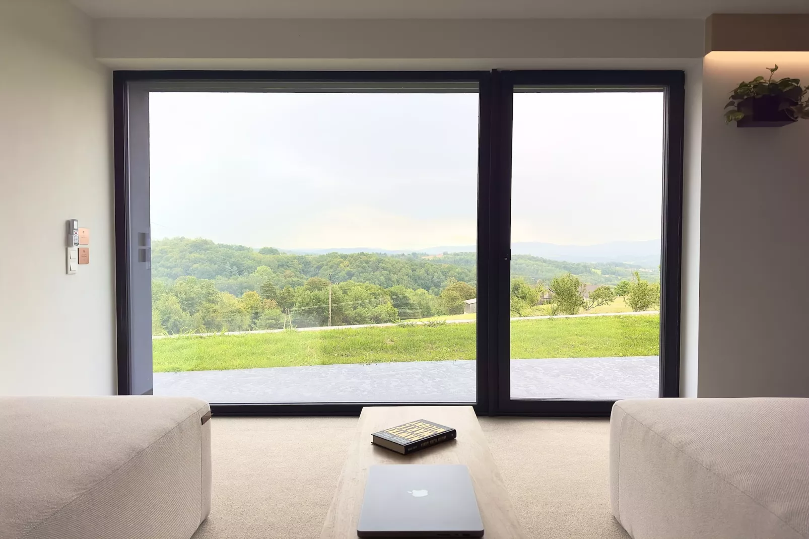 The EastHouse - Aussicht Sommer