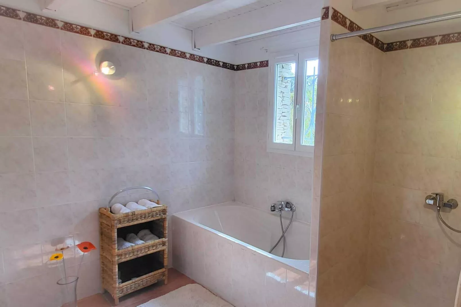 Villes sur Auzon - Bathroom