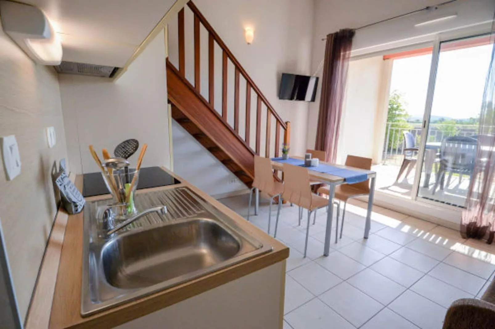 Résidence du Château de Jouarres - Azille // Apt Mezzanine 4 pers - Esszimmer