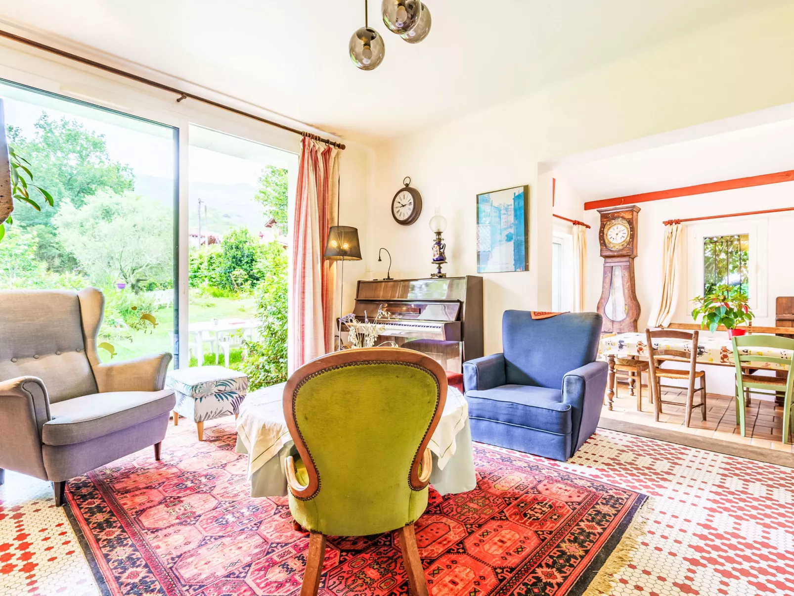 Chemin des Carrières - Inside