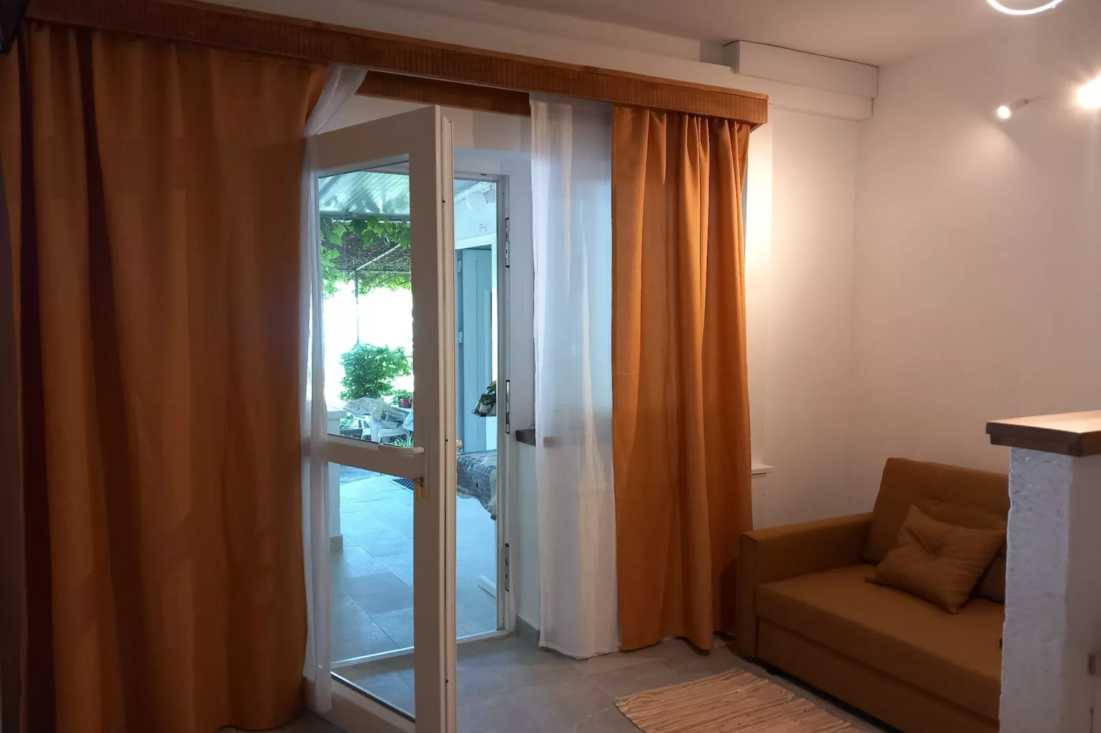 Guest House Green Corner Supetarska Draga - One Bedroom Apartment With Balcony and Sea View - Salon