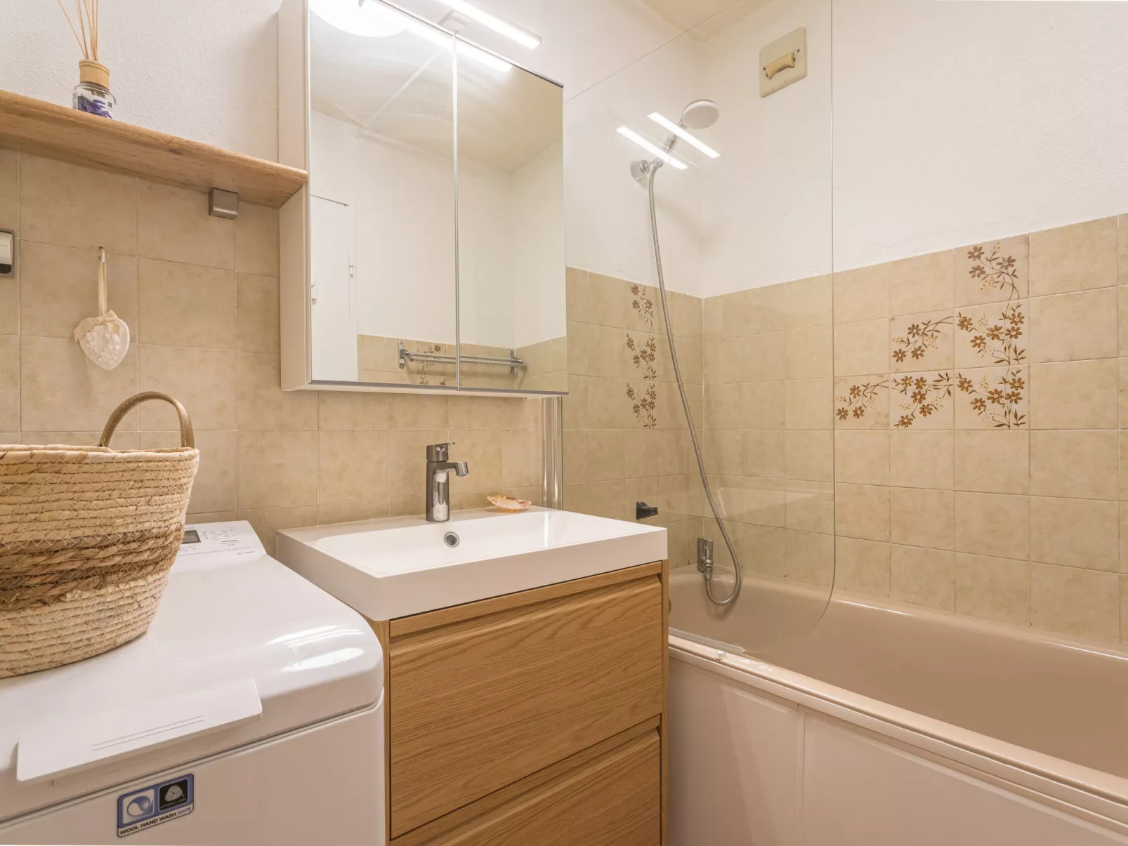 Brise Marine - Inside