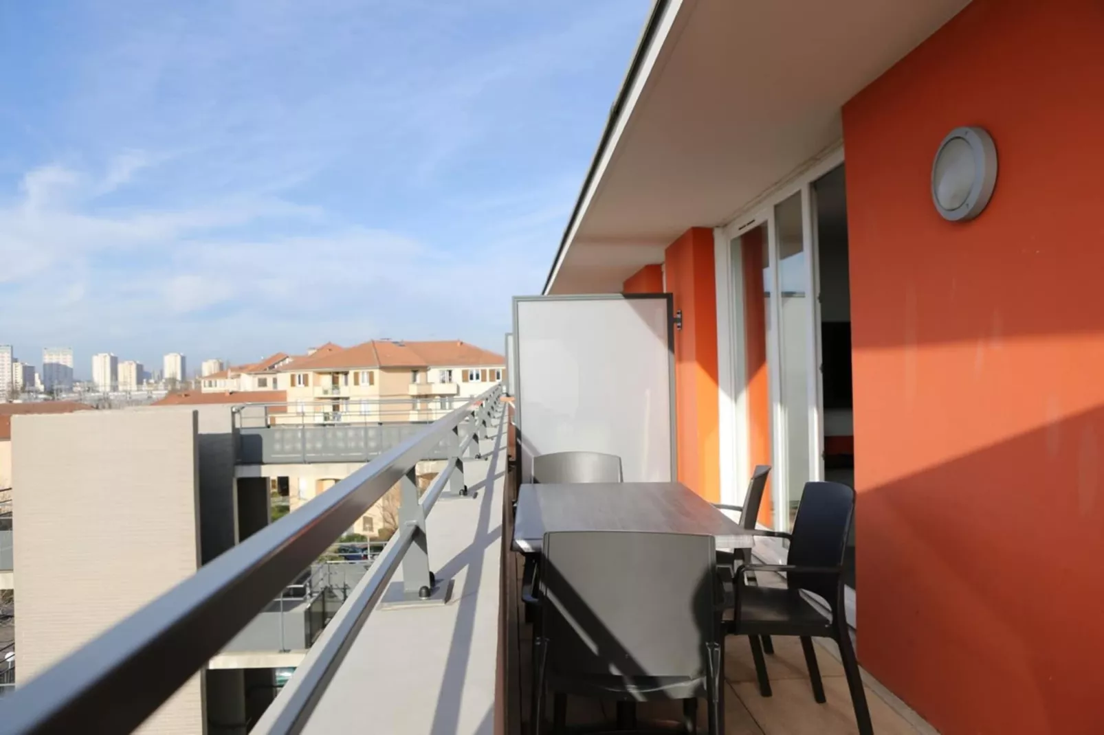 Adonis Paris Sud Studio Twin - View in summer