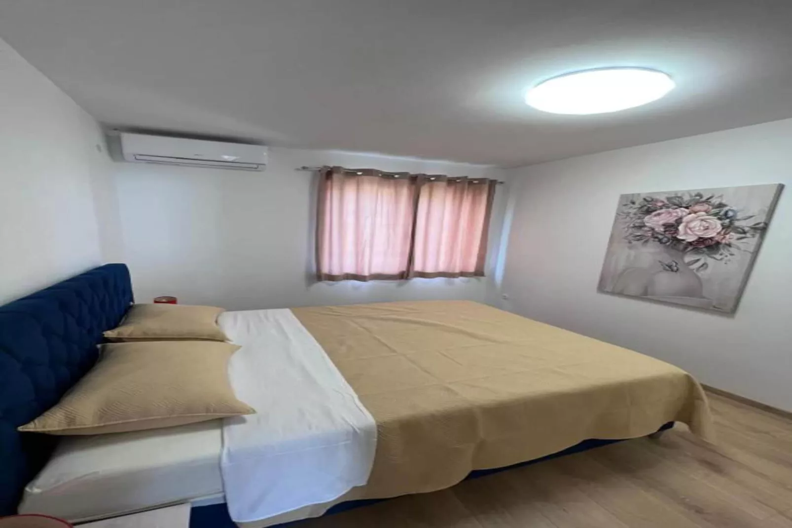 Four-Bedroom Apartment With Sea View - Badezimmer