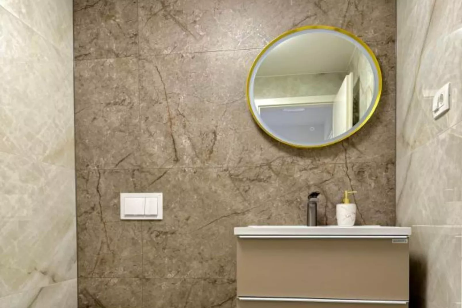 One-Bedroom Apartment With Terrace - Bedroom