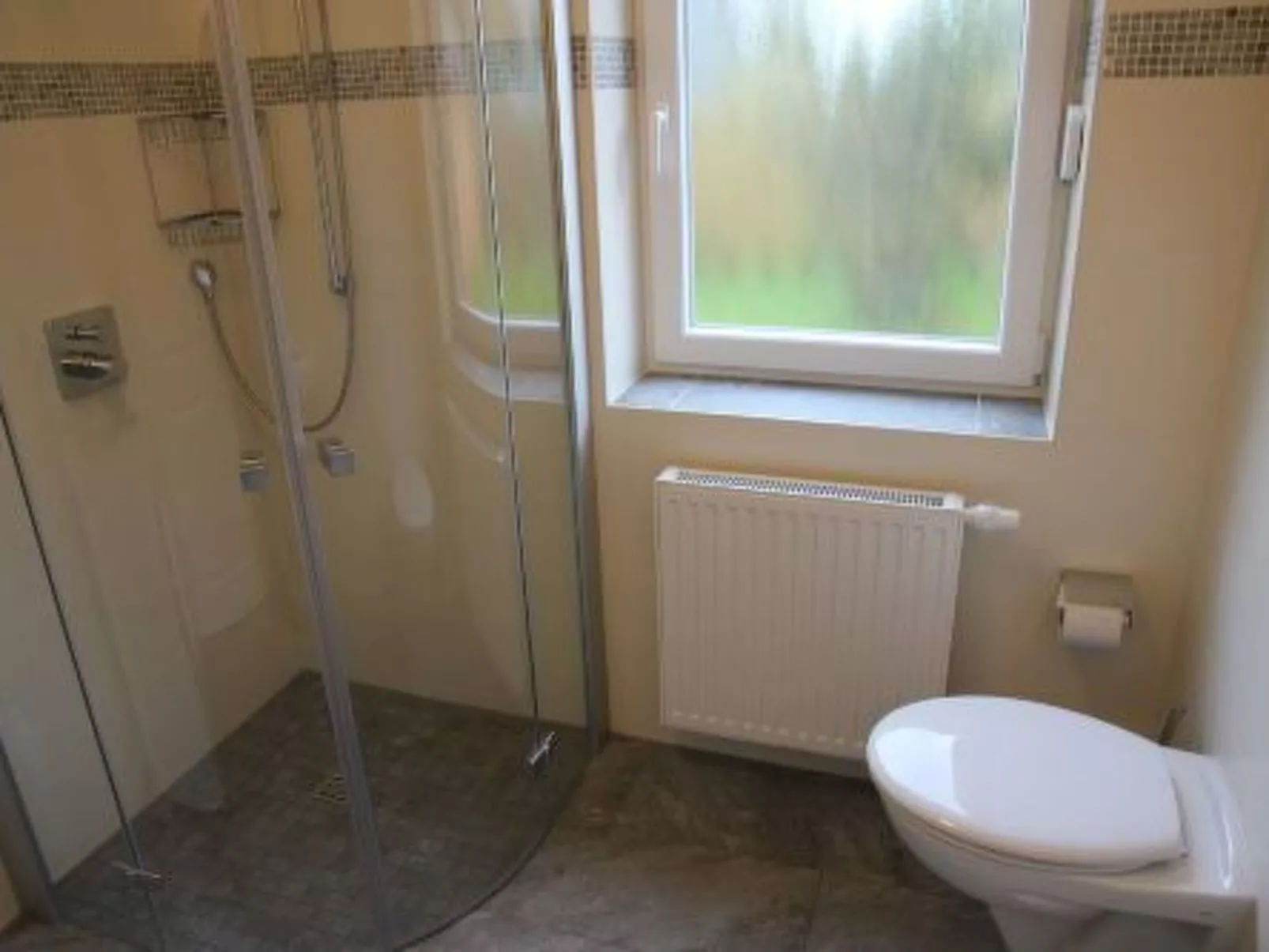 Mit atemberaubendem Blick auf den See - Drinnen