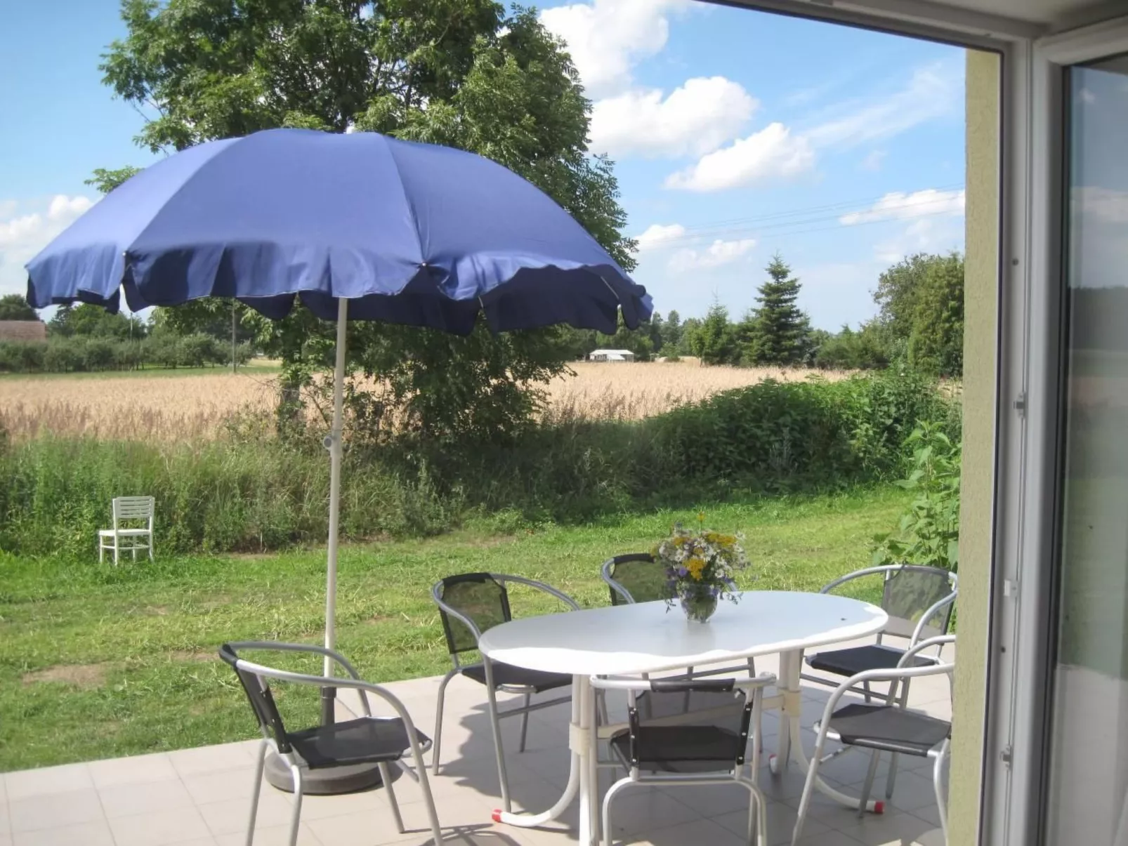 In Rozwarowo mit Schöner Terrasse - Outside