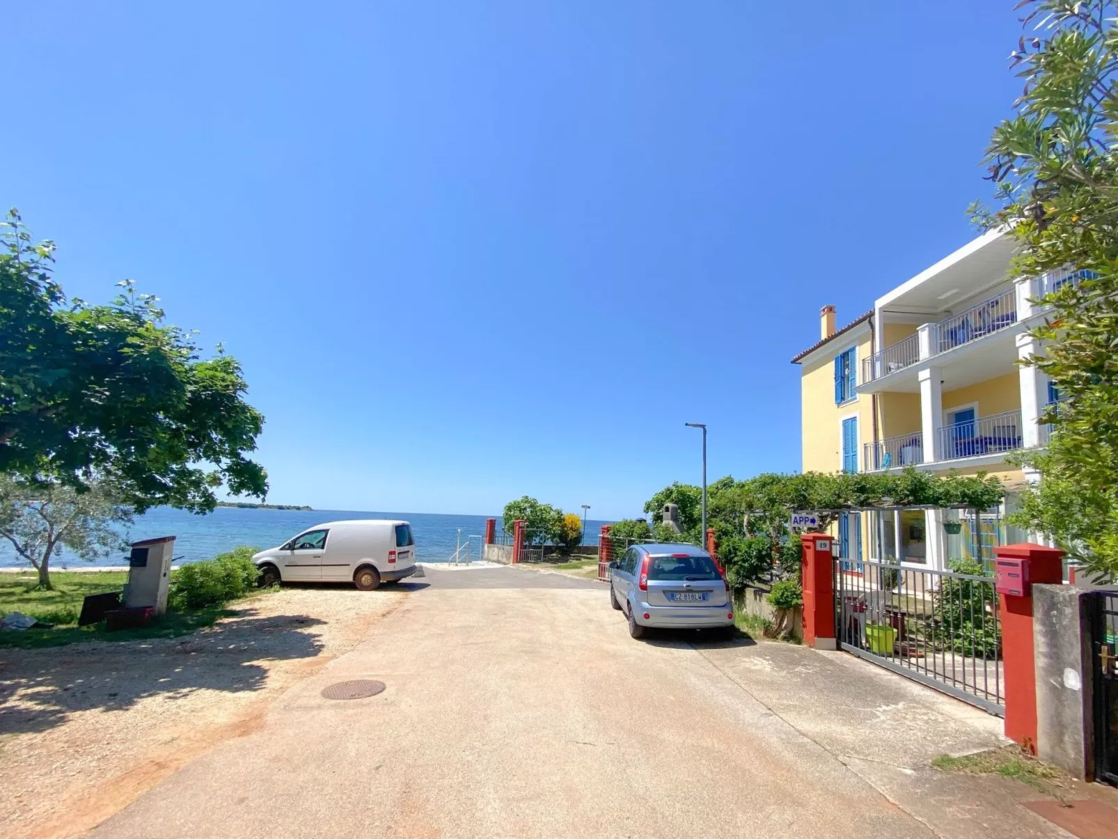 "Belvedere gore" - Outside