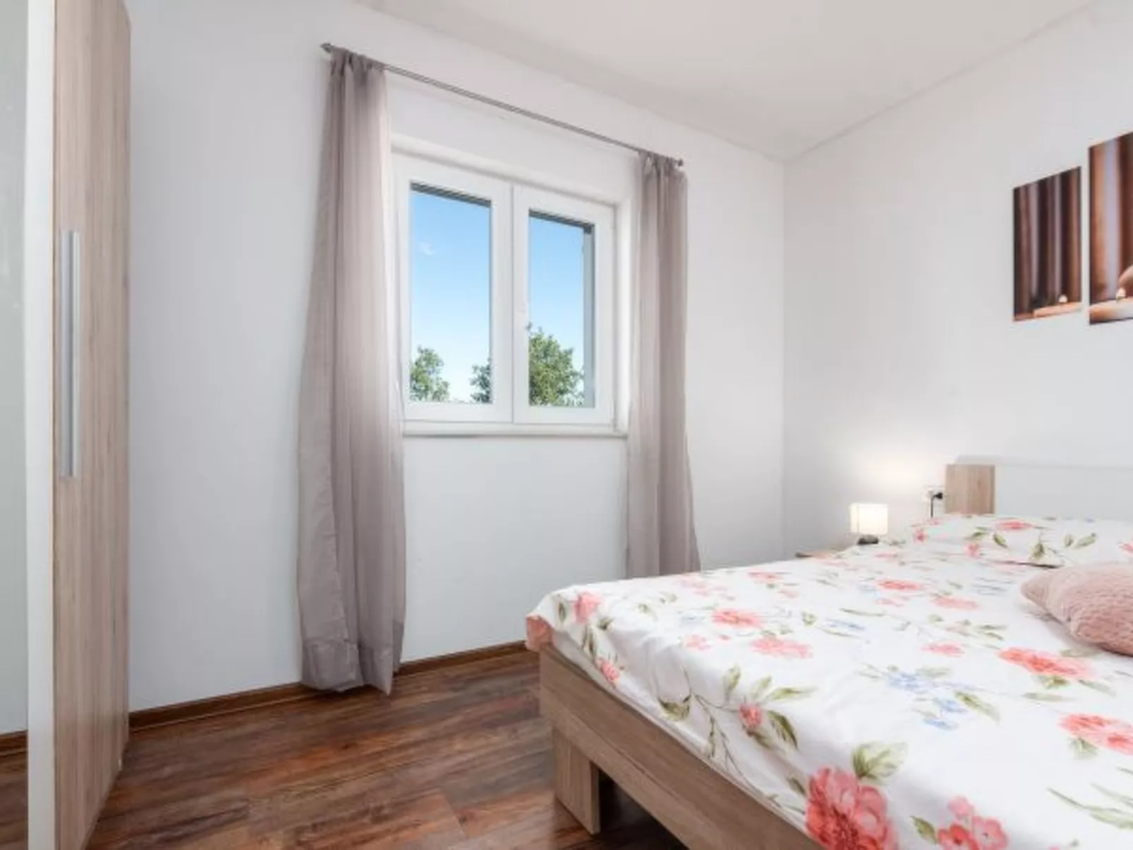 Holiday House Laetitia with pool - Image-tags.info