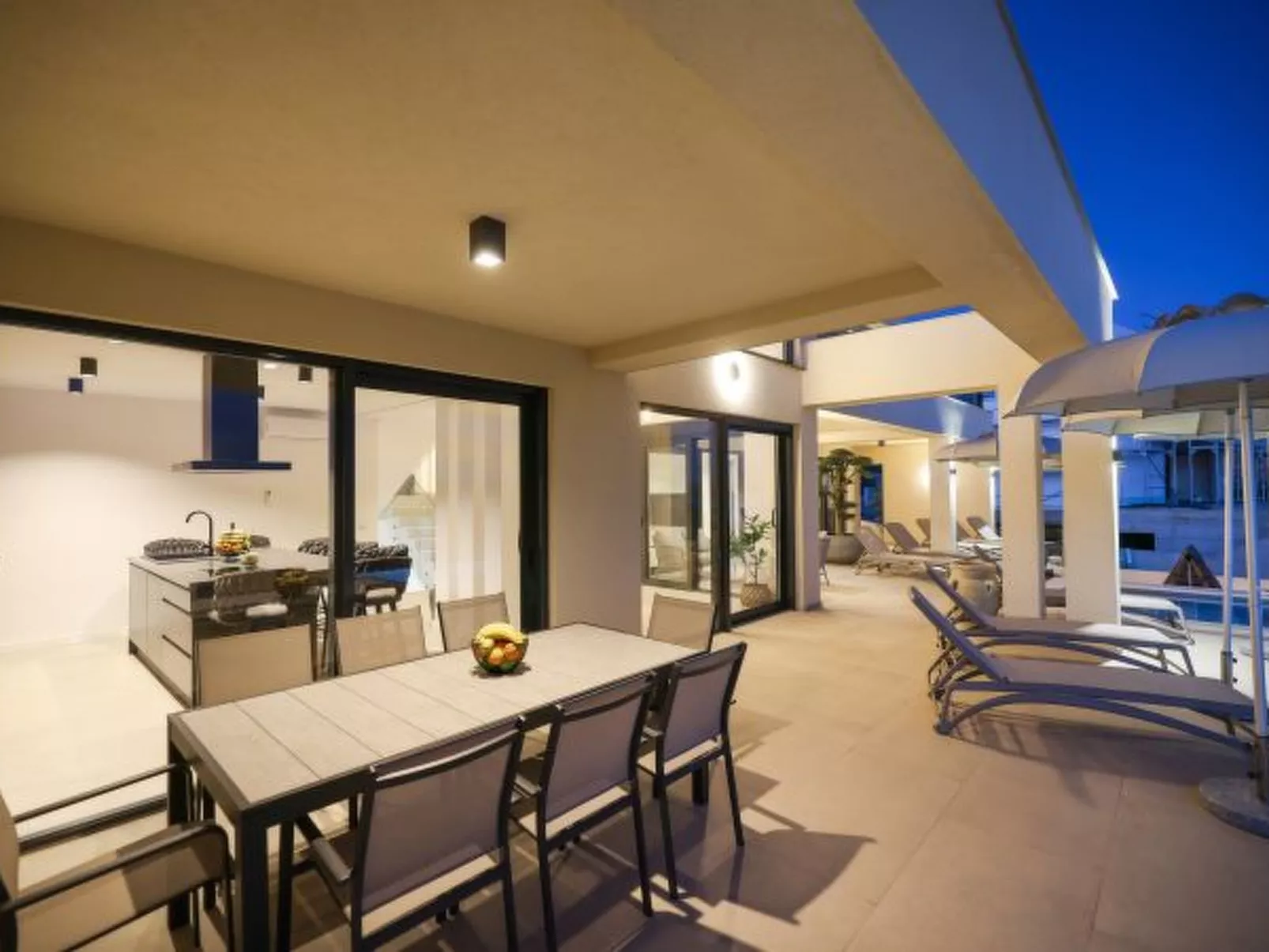 Villa Novue with pool - Image-tags.info