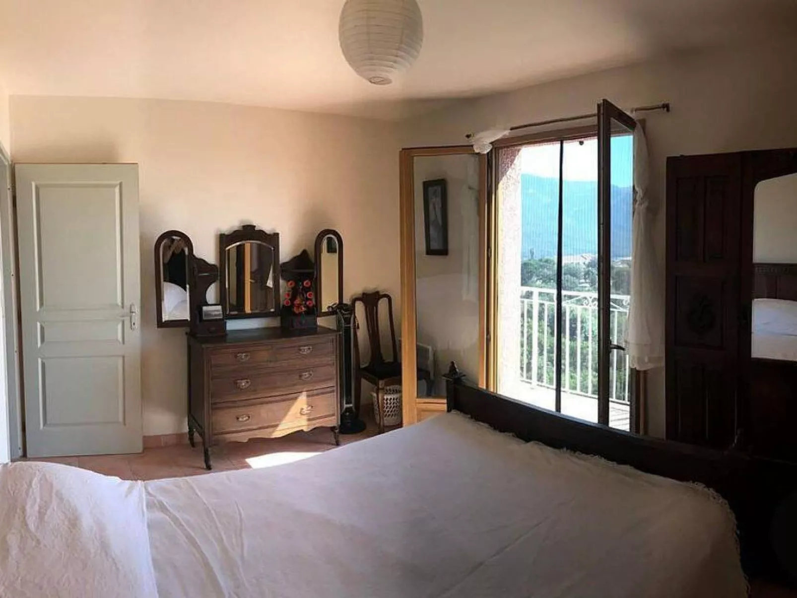 Haus in der Nähe von Meer und Bergen, atemberaubende Aussicht. - Drinnen