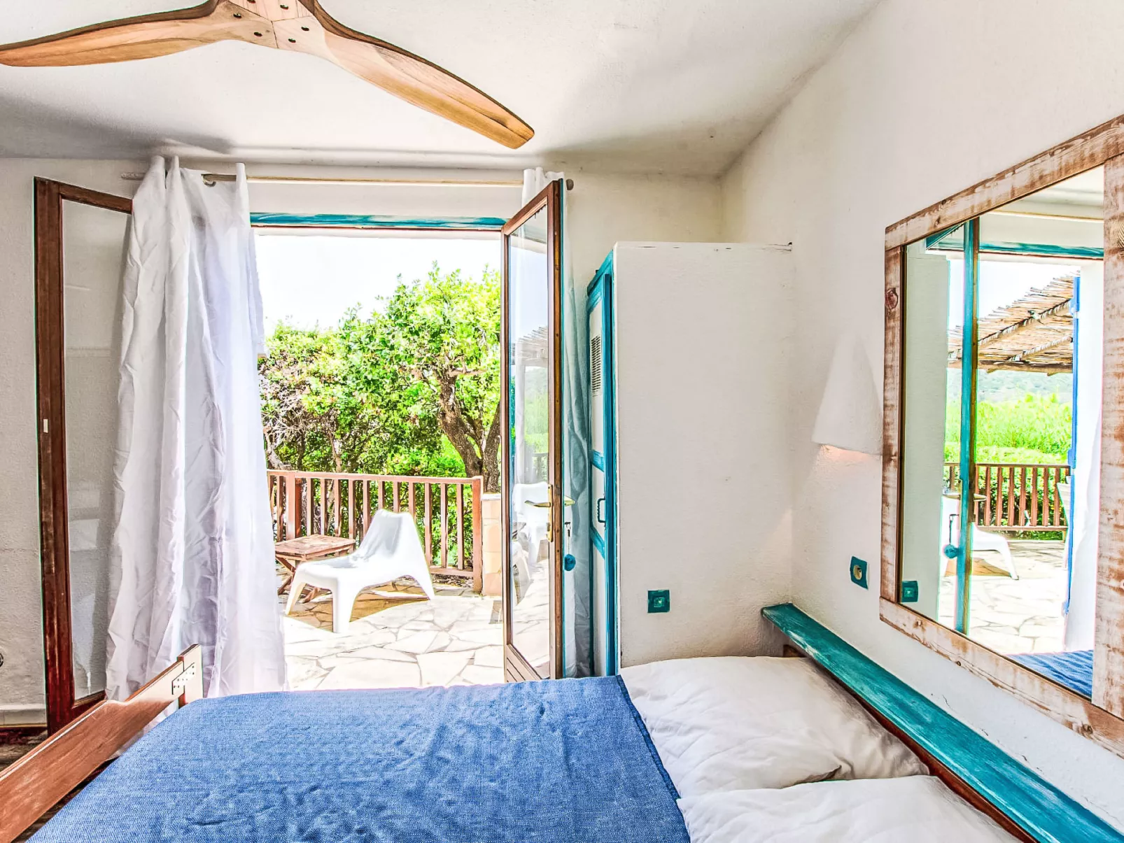 Bas Casa Blue - Inside