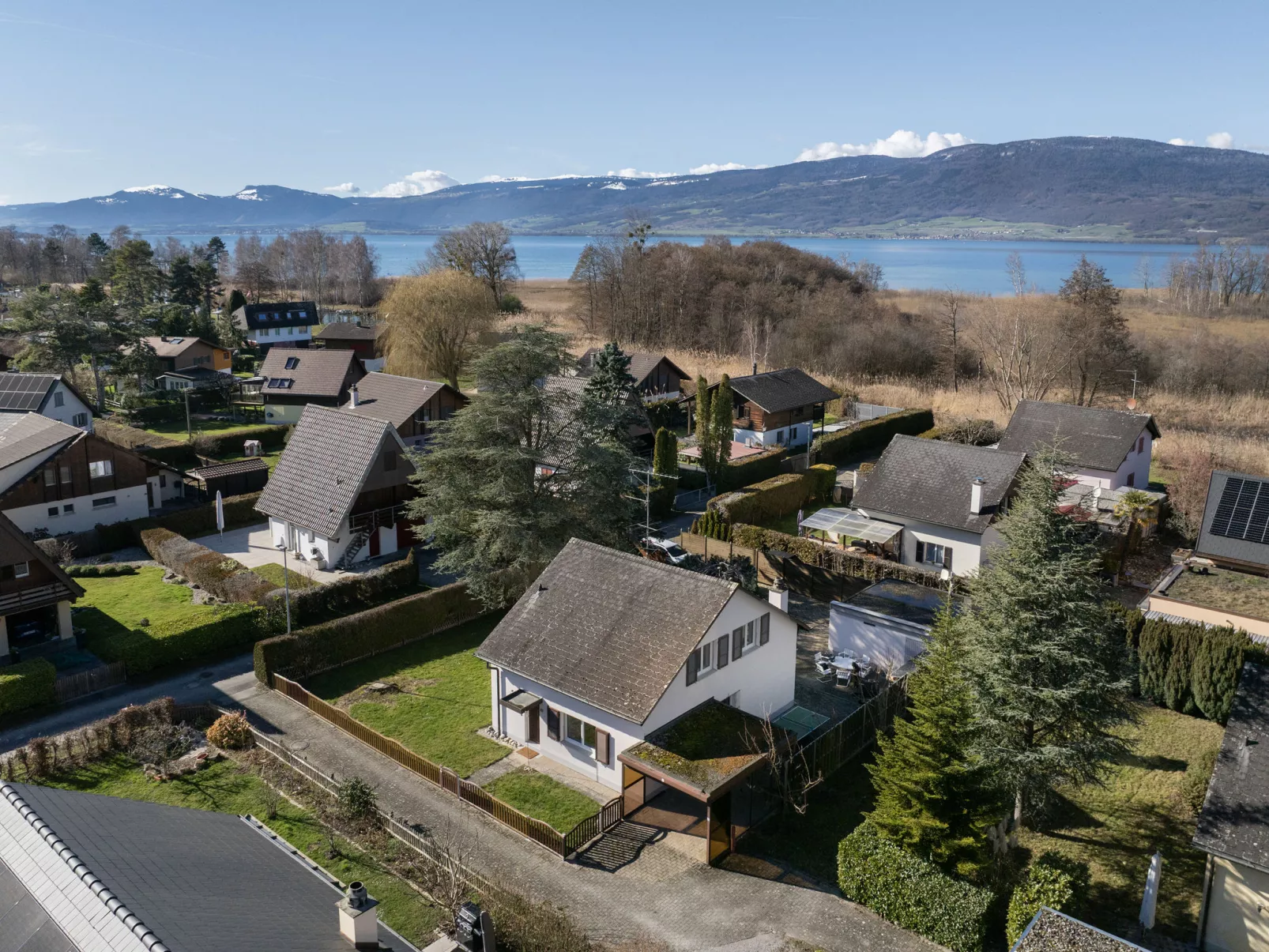 Sous-le-Moulin - Outside