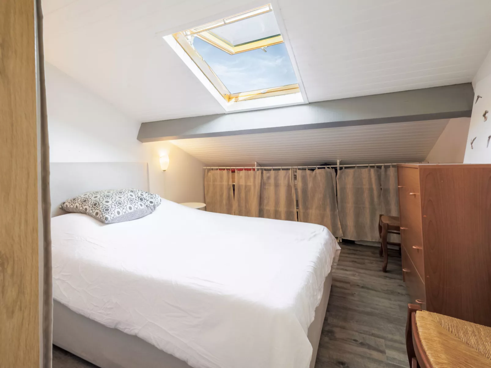 Barasteguia - Inside