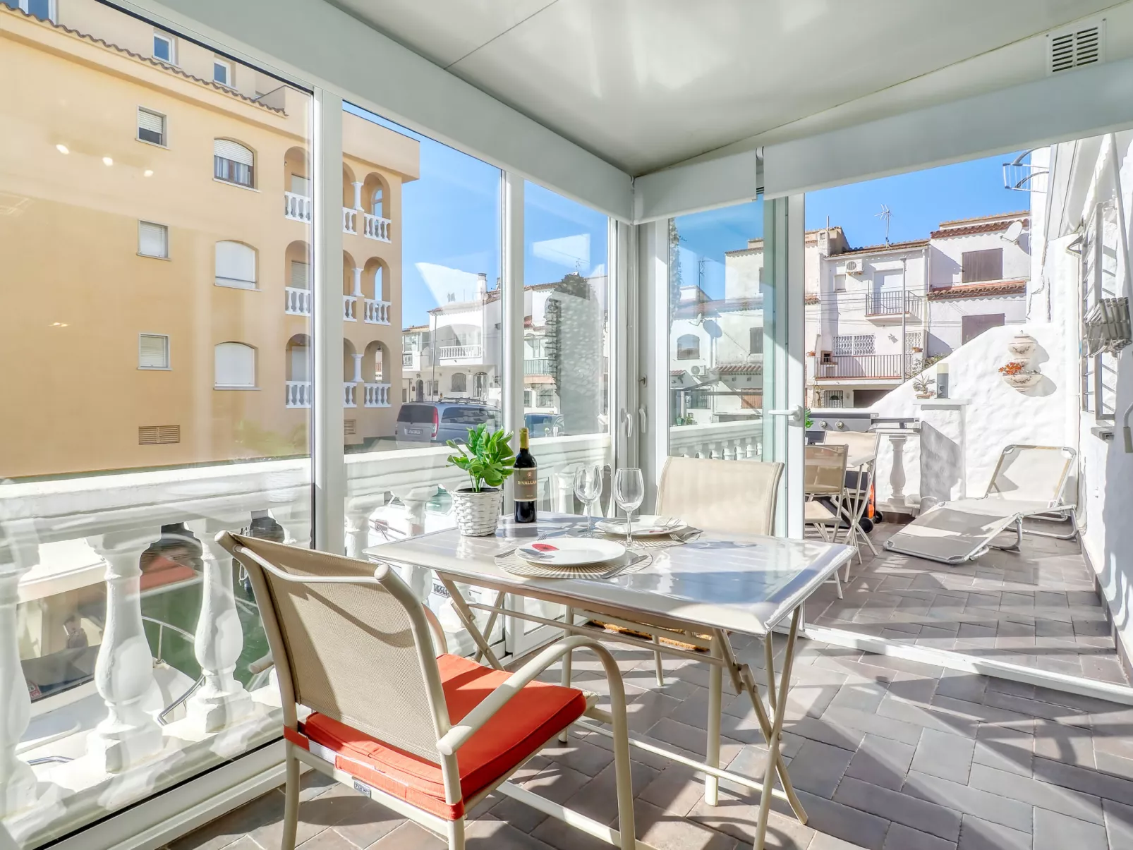 Port Empuries 31-33 - Draußen