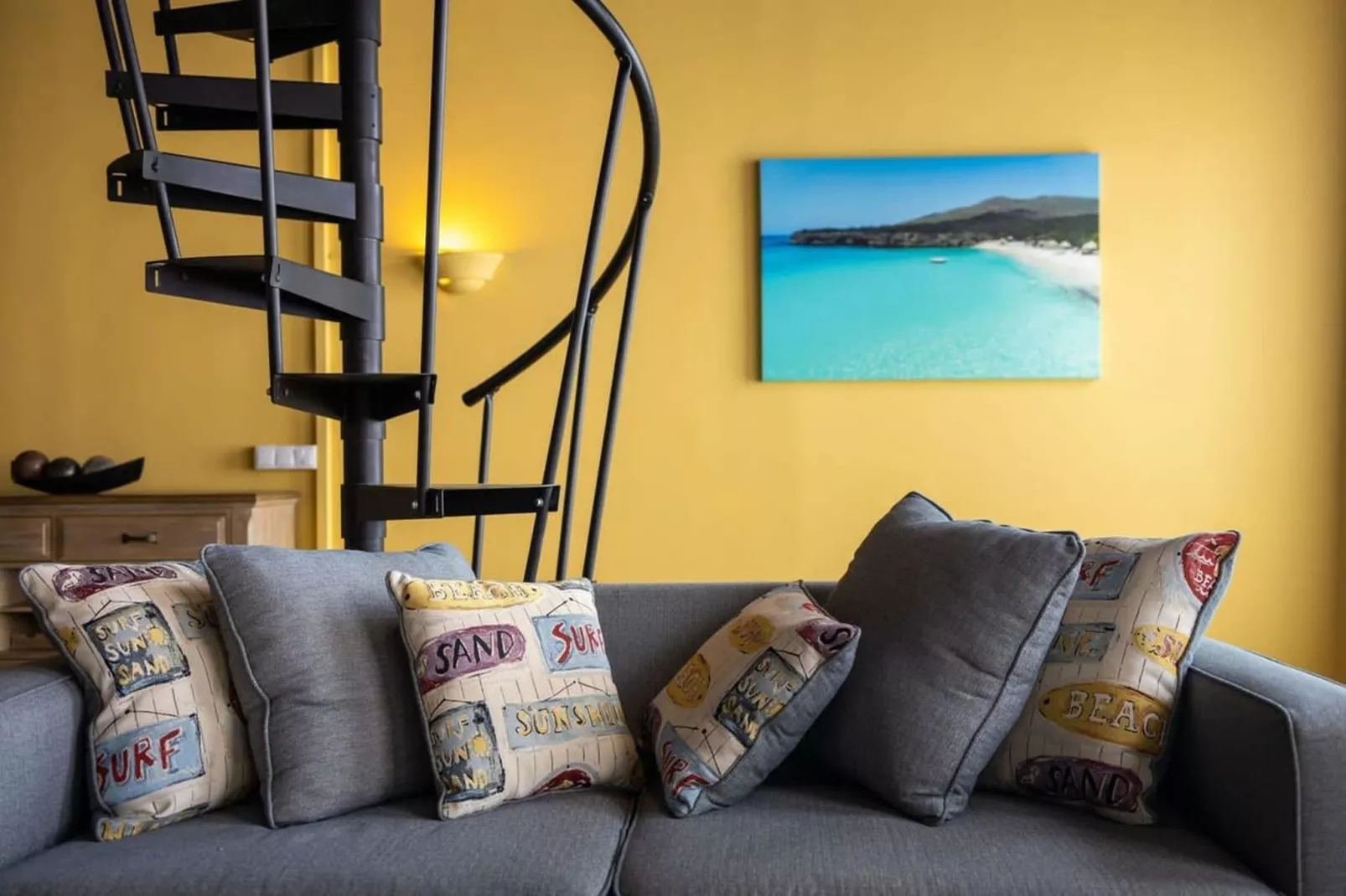 Plaza JoJo C - Living room