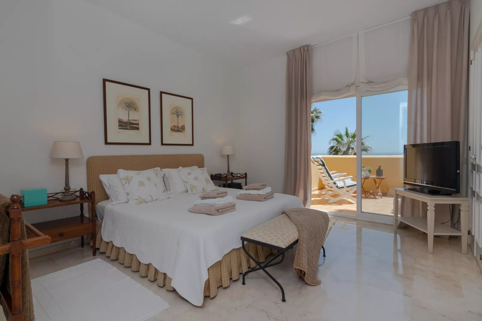 Superb Front Line Location, Sea View- Heated Pool - Schlafzimmer