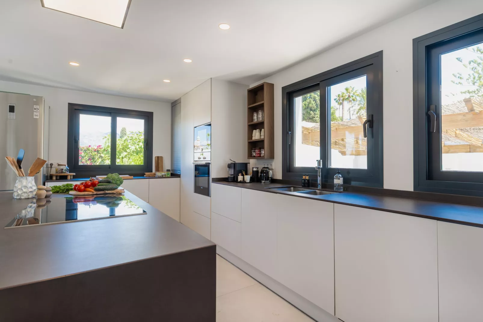 Elegant Villa with sea Views & Pool Marbella - Kitchen