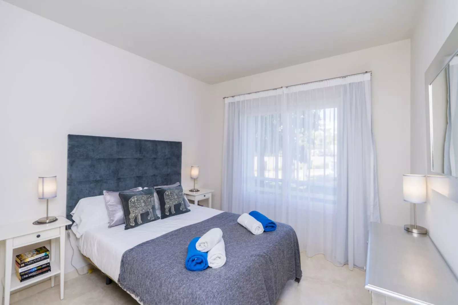 Modern 2-Bedroom Apartment - Alcazaba Lagoon (411) - Chambre
