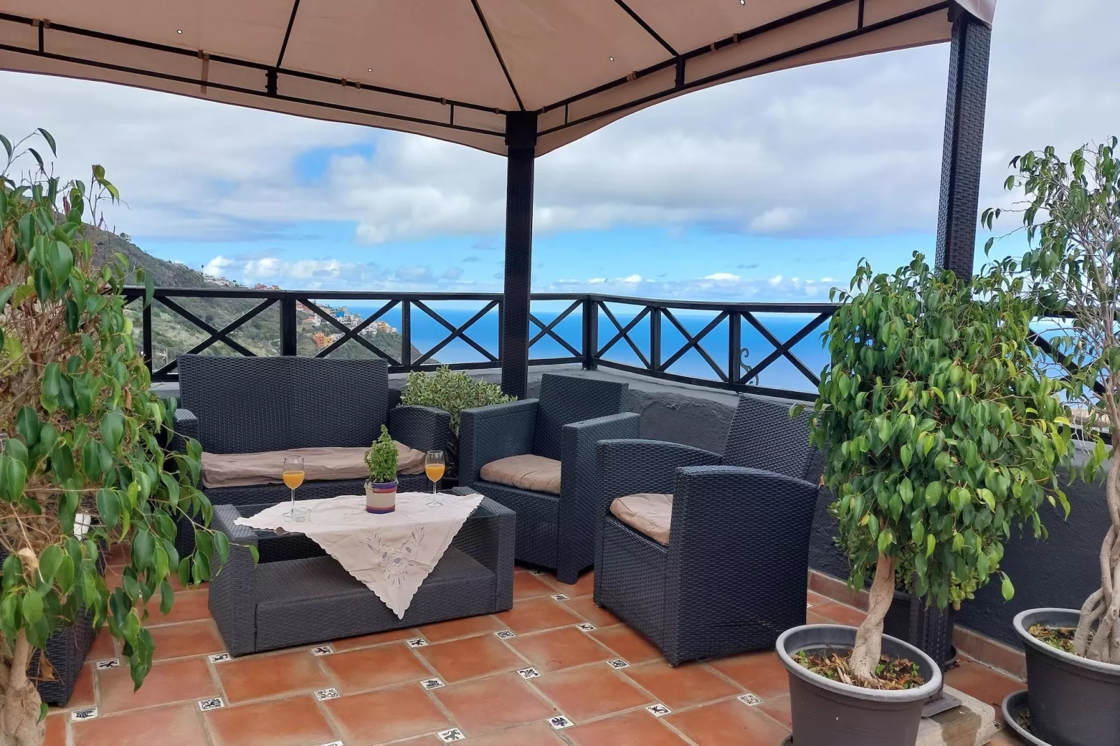 Apartamentos Monasterio de San Antonio 5 - Terrasse/Balkon