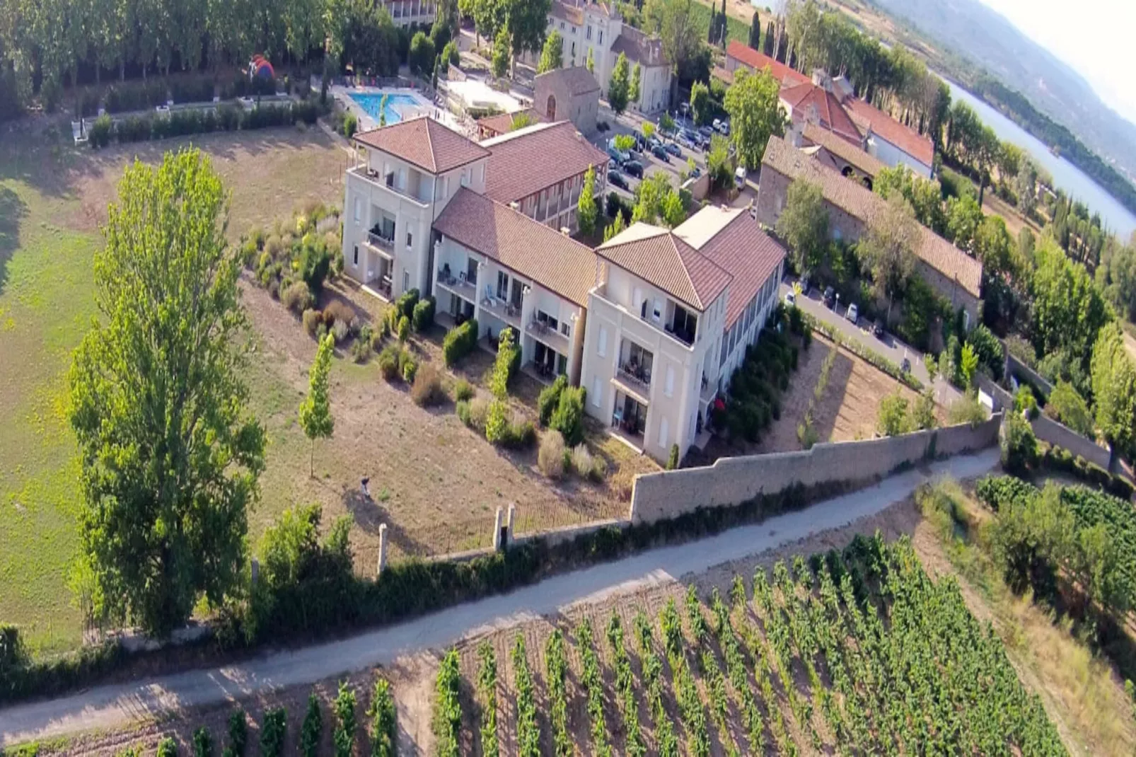 Résidence du Château de Jouarres - Azille // Studio 2 pers - Außenbereich Sommer