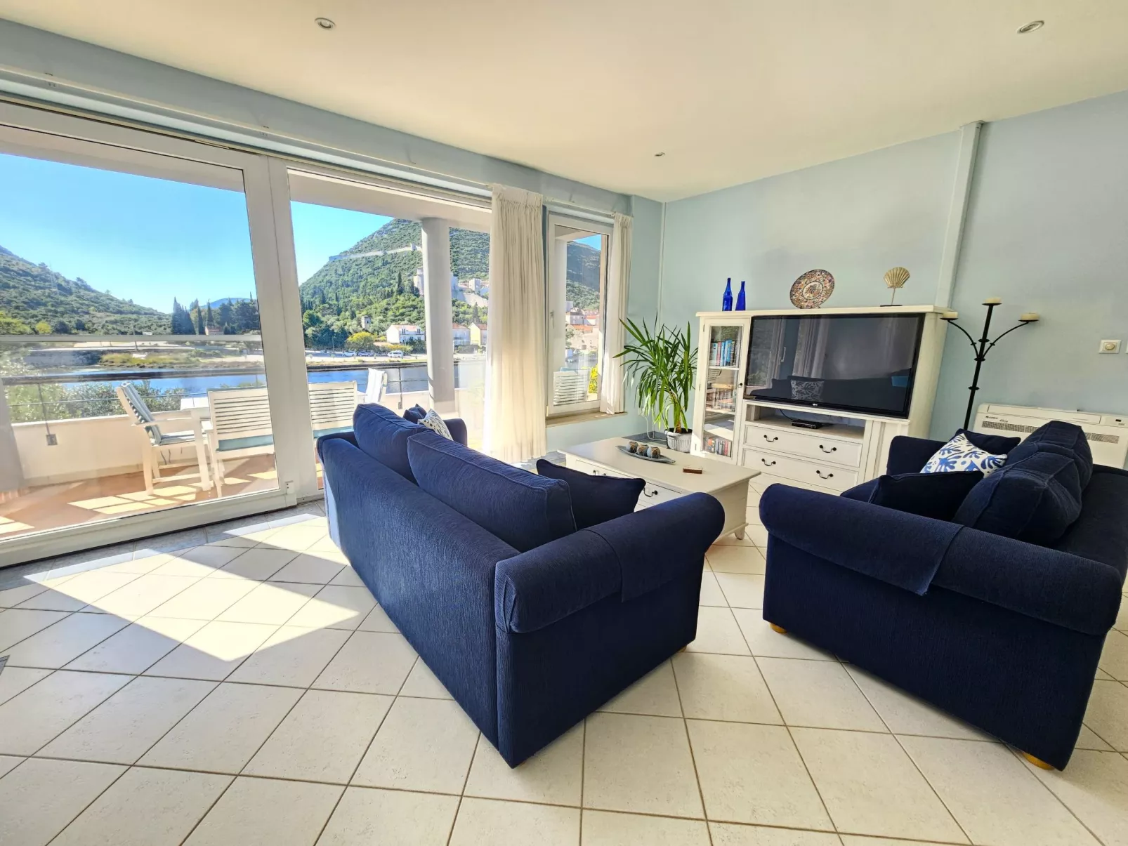 Waterfront Oasis - Dedans