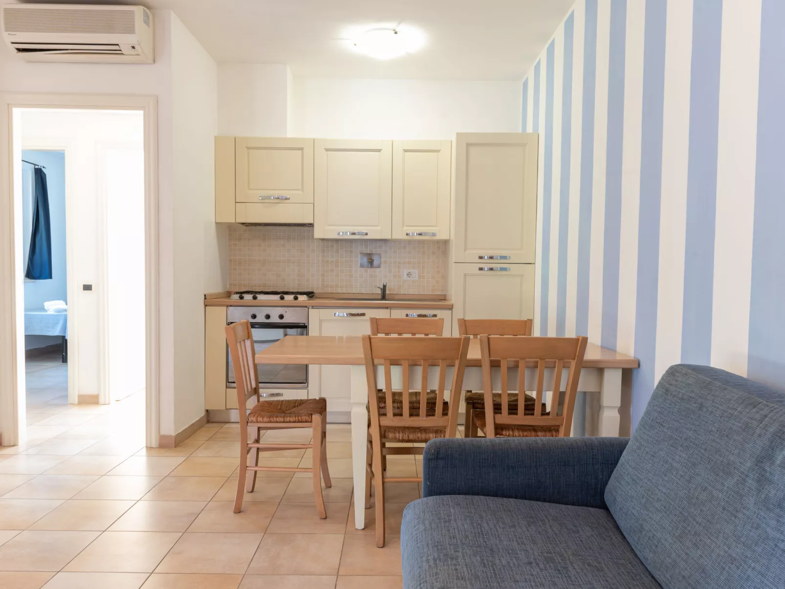 Aba Village - Drinnen