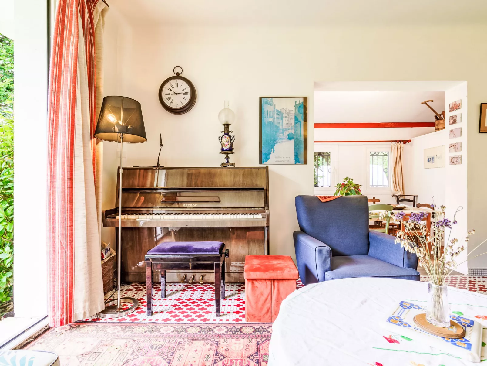 Chemin des Carrières - Inside