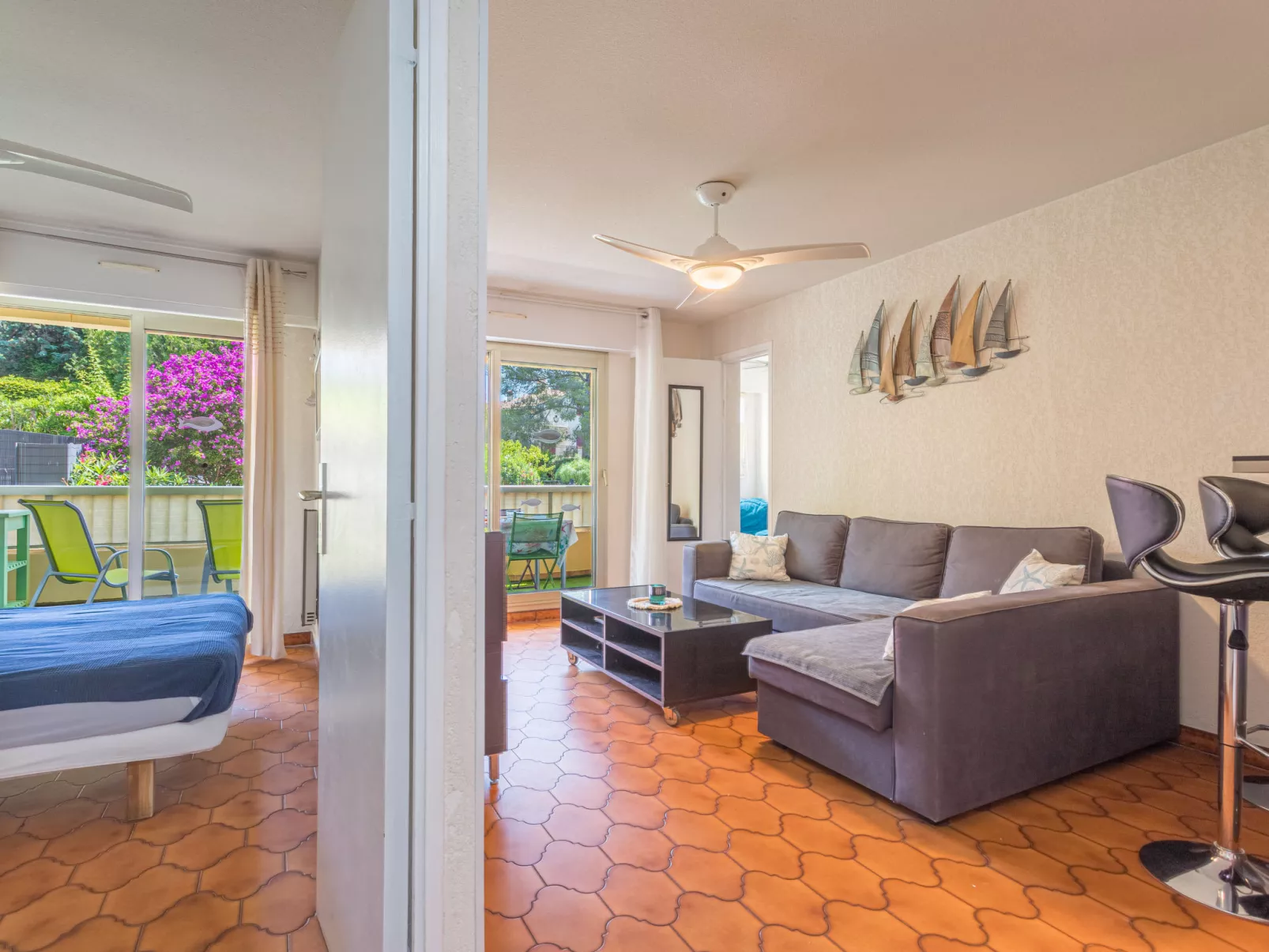 Brise Marine - Inside