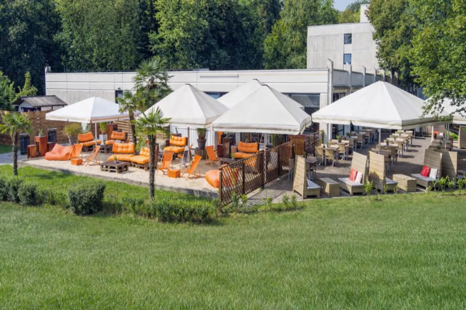 Mercure Hotel - Standard Twin Room - Außenbereich Sommer