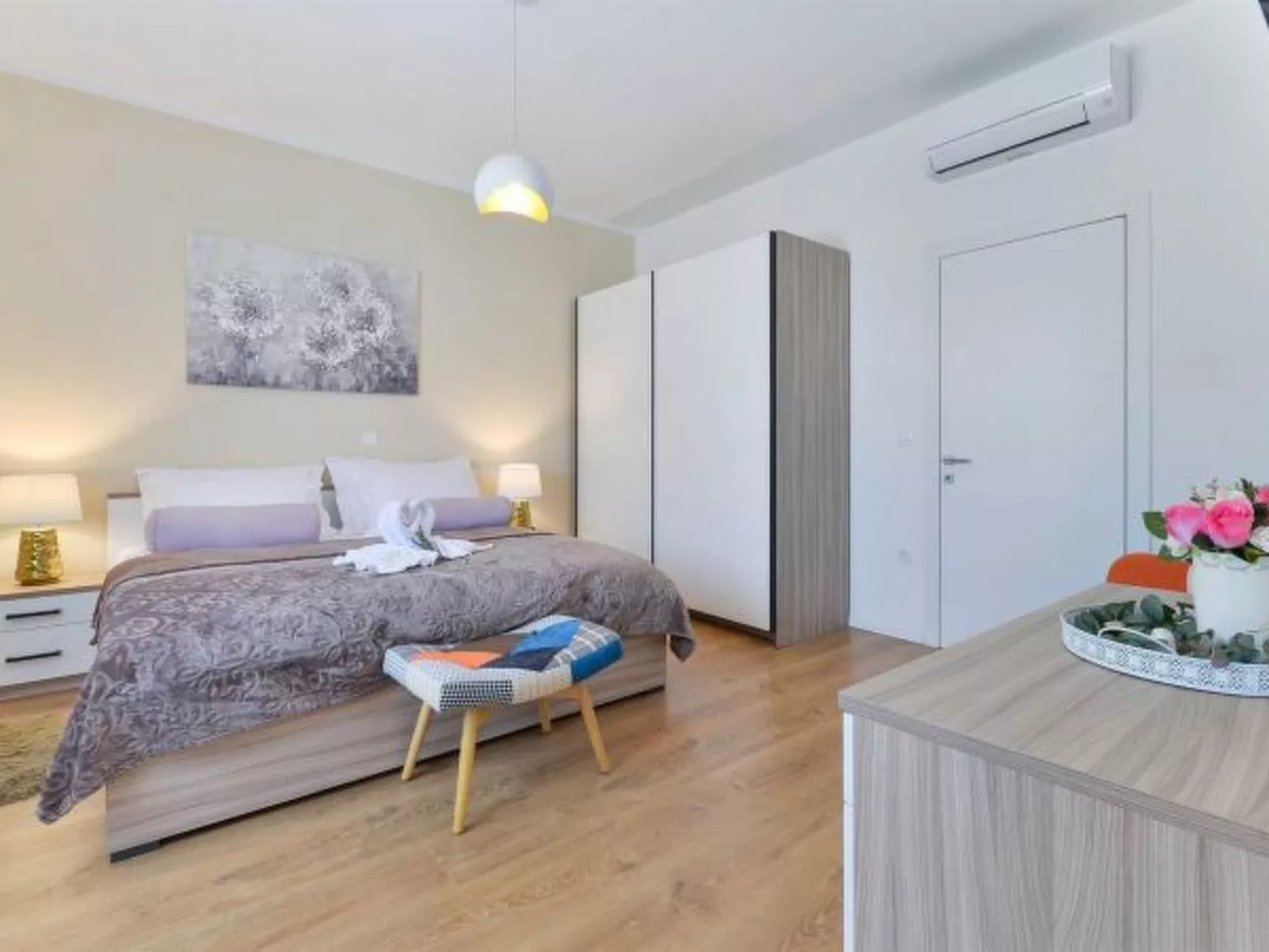 Villa First Hill with heated pool - Image-tags.info