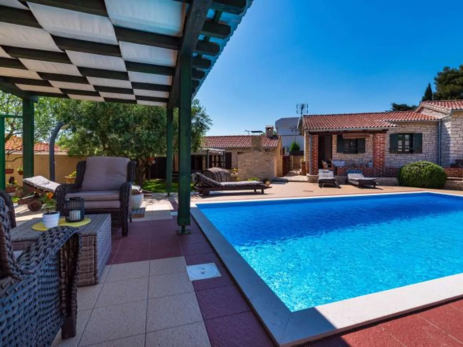 Stone villa Tea with pool - Image-tags.info