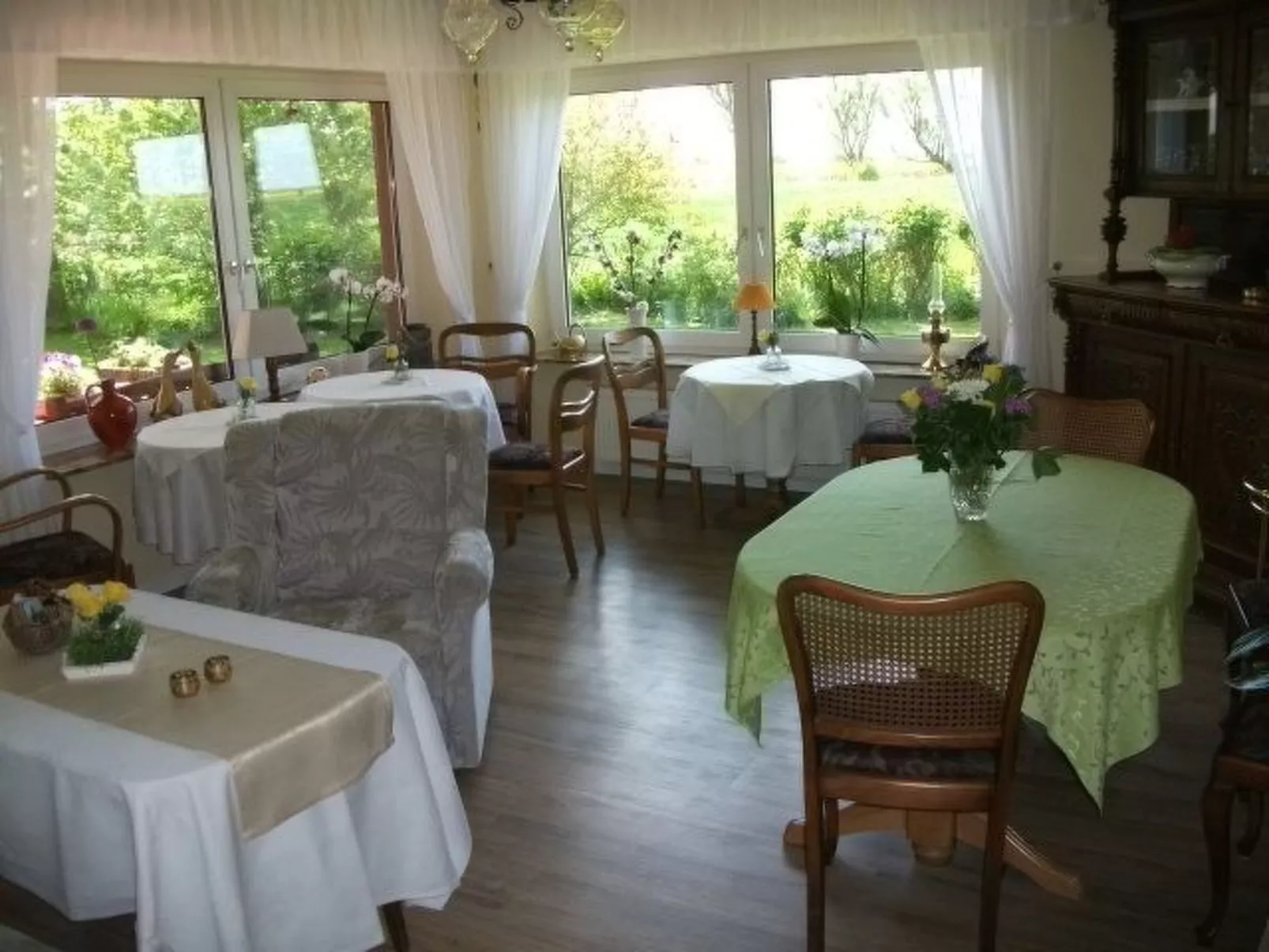 Gästezimmer mit Frühstück im Obergeschoss - Dedans