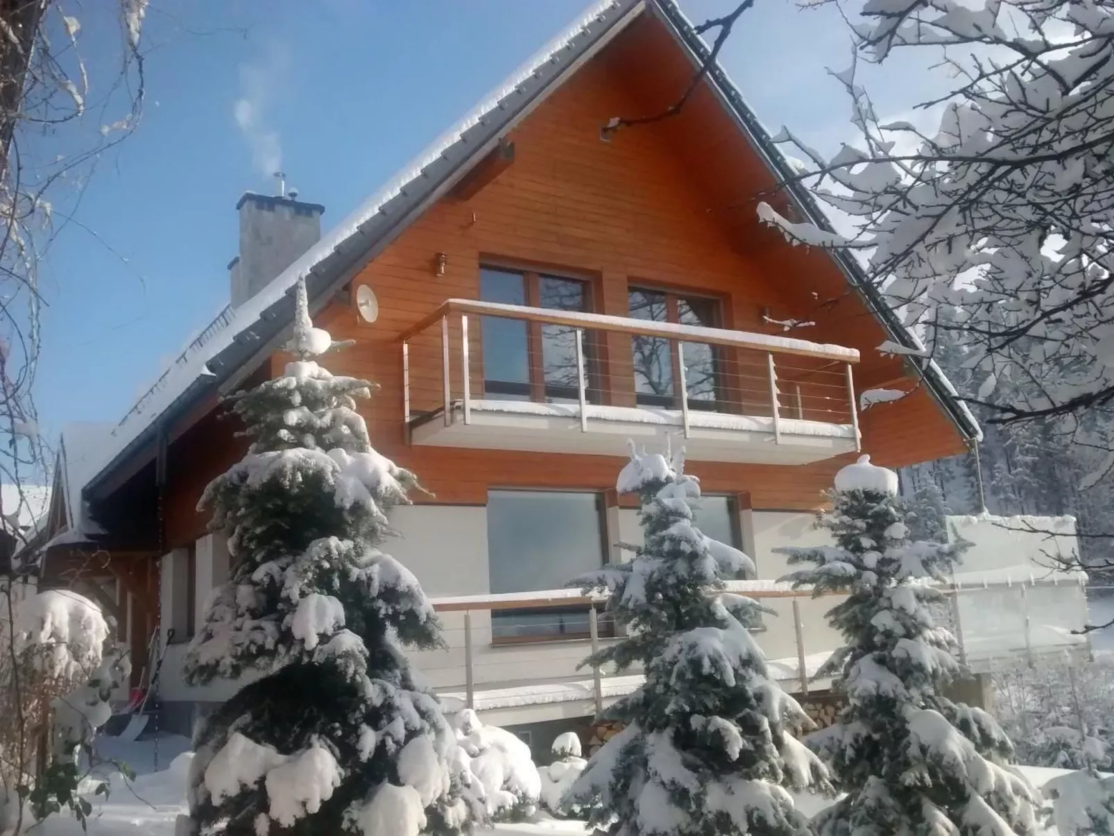 In den Bergen, Villa mit Panoramaterrasse - Image-tags.info