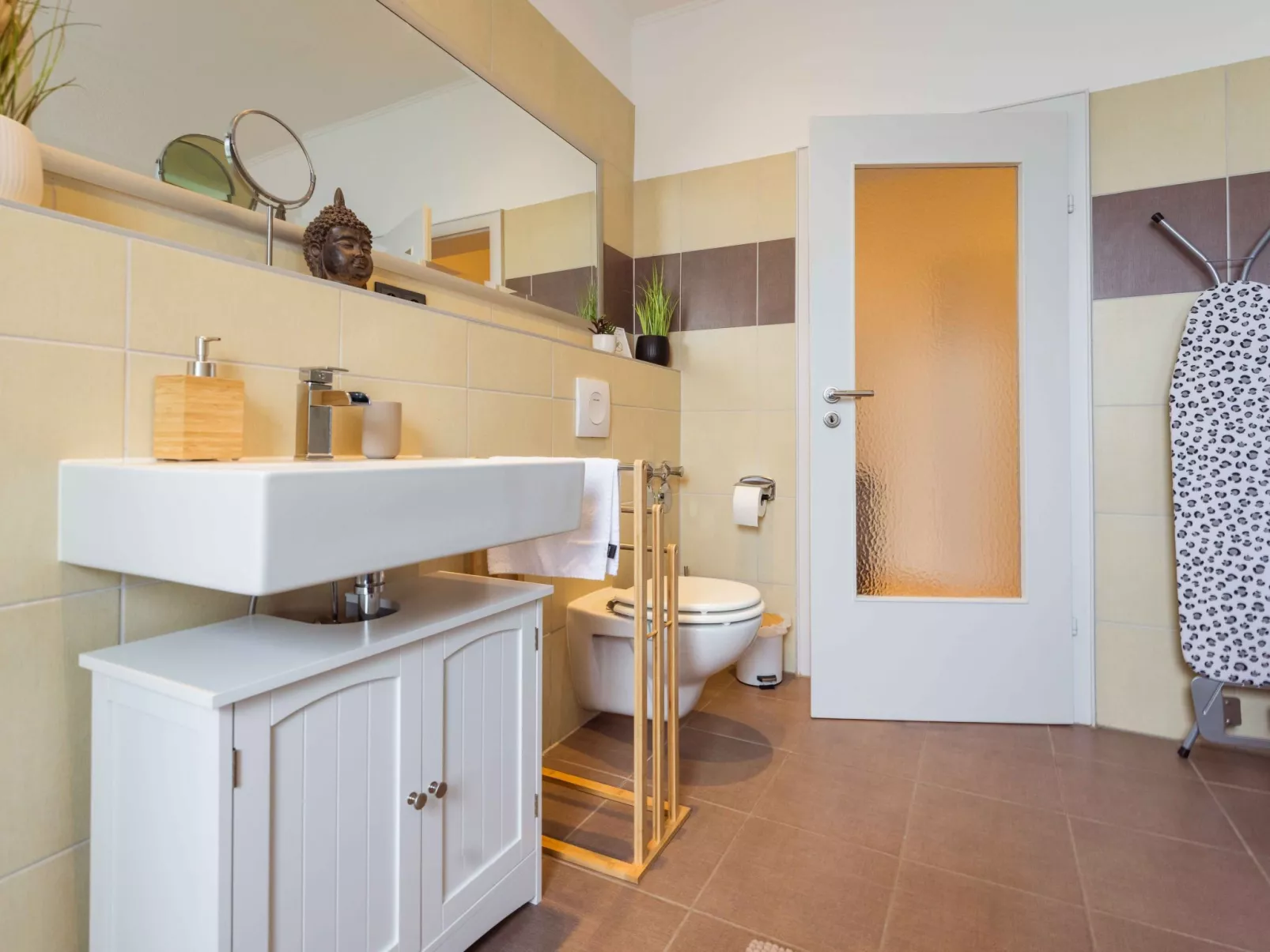 Schiller Apartment im Zentrum von Hof. Küche, Parkplatz, 250MBit Wlan - Inside