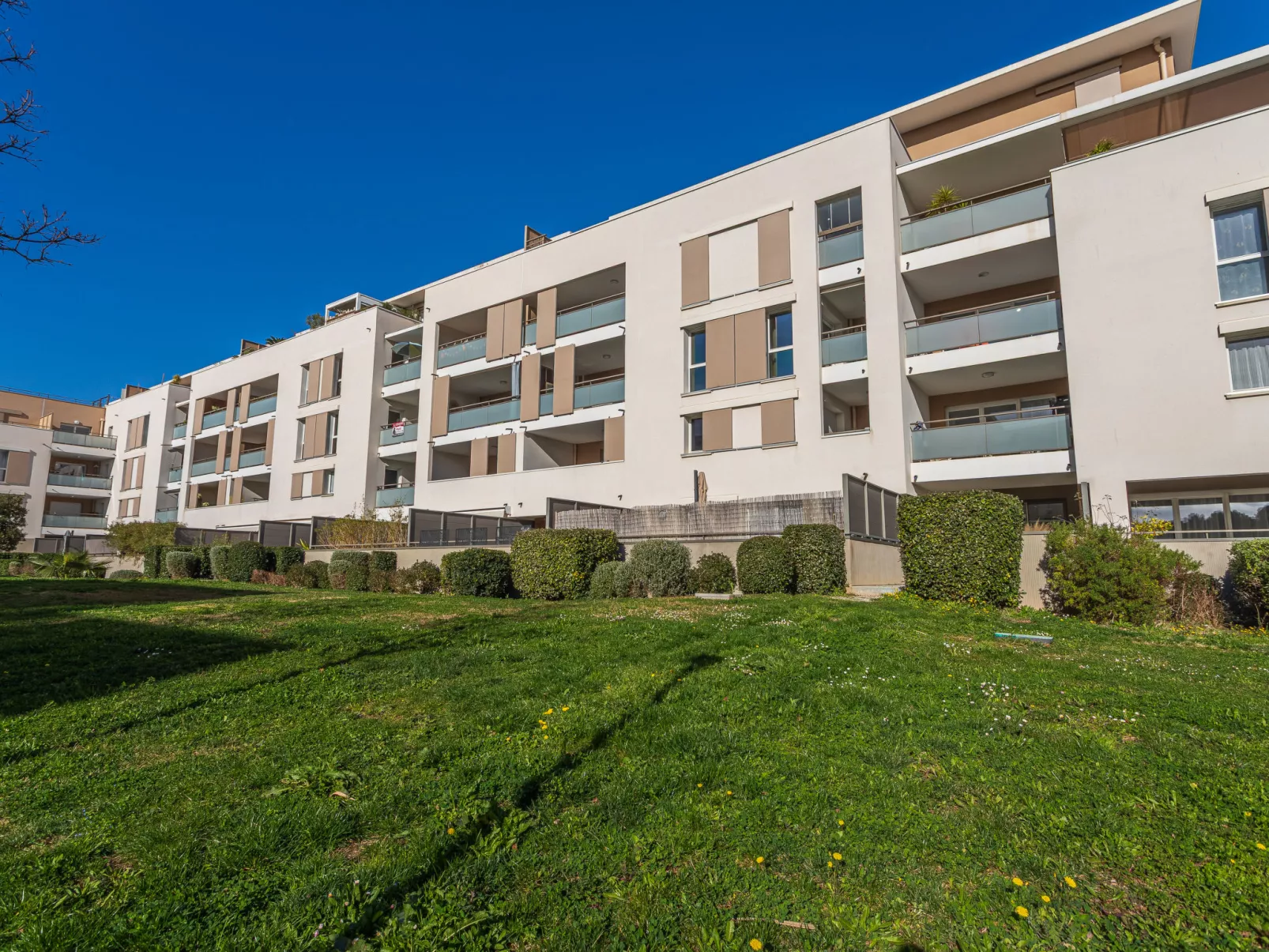 Nouvelles Terres E4 - Draußen