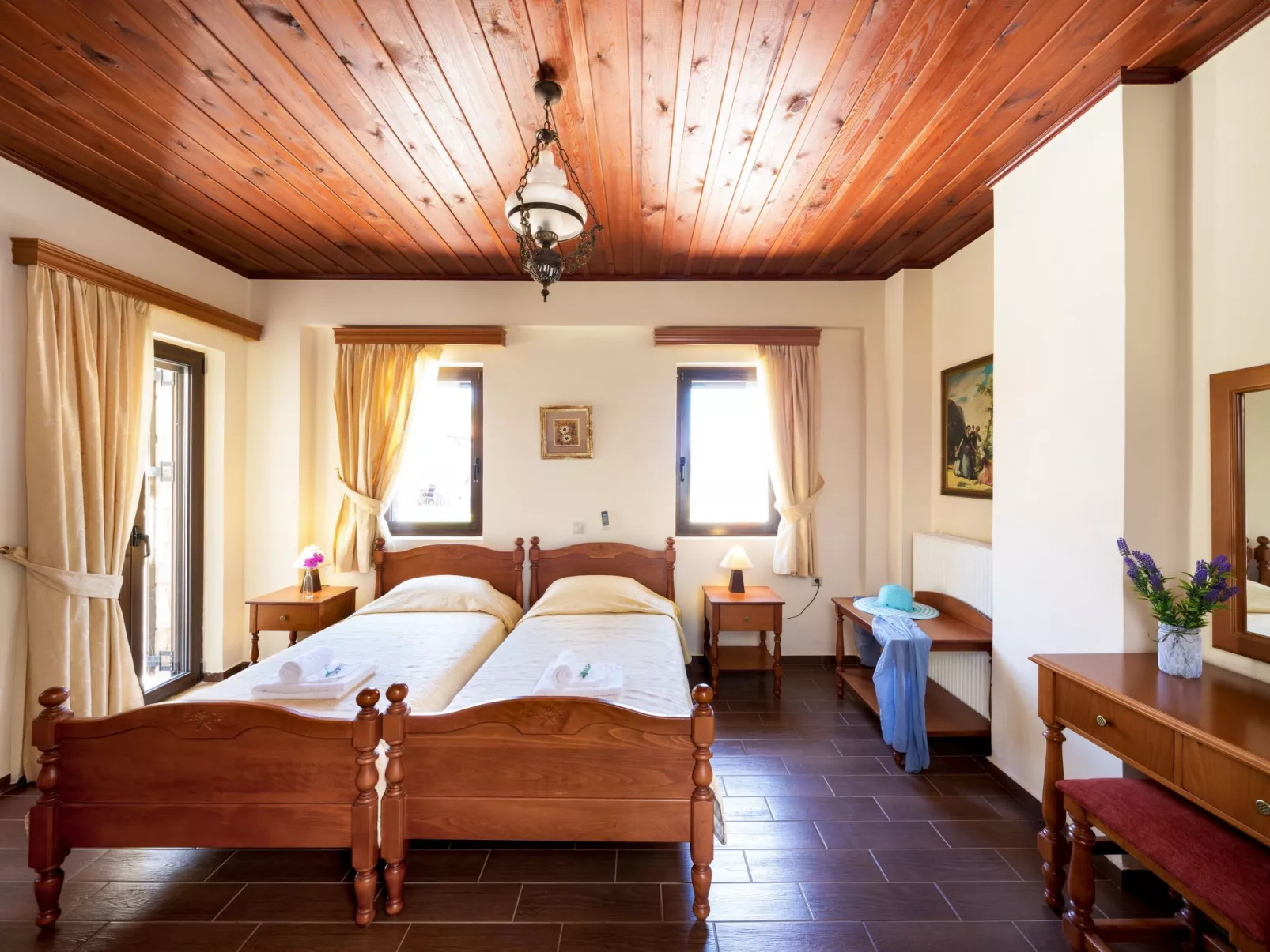 Familienvilla mit privatem Pool und Kinderbereich - Dedans