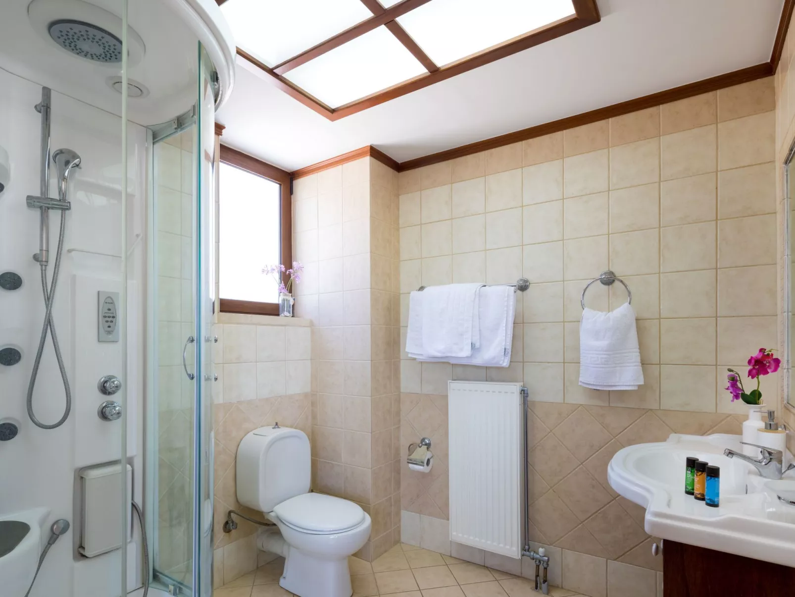 Familienvilla mit Pool, Billard und Grillplatz - Drinnen