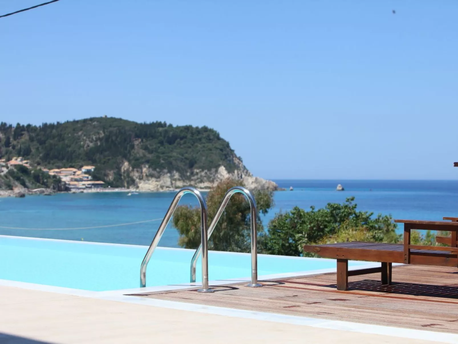 "Capro" mit Infinity-Pool - Outside