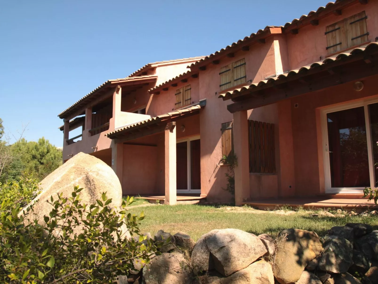Unterkunft mit Terrasse, AC, Gemeinschaftspool - Outside