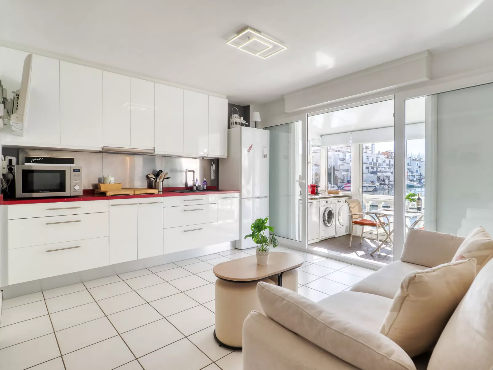 Port Empuries 31-33 - Drinnen