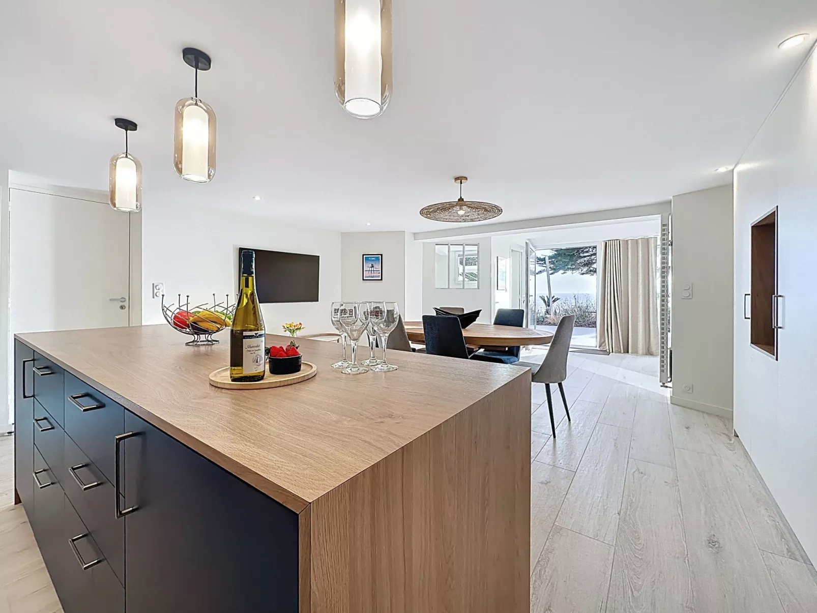 Le Vent d'Avril - Drinnen