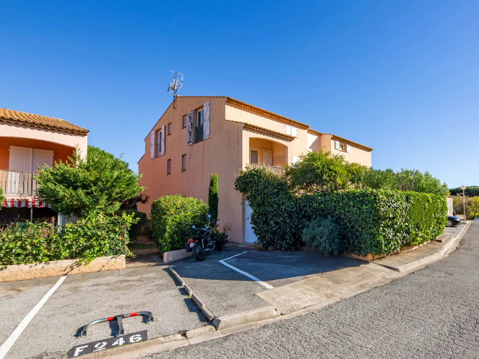 Lou Paradou - Dehors