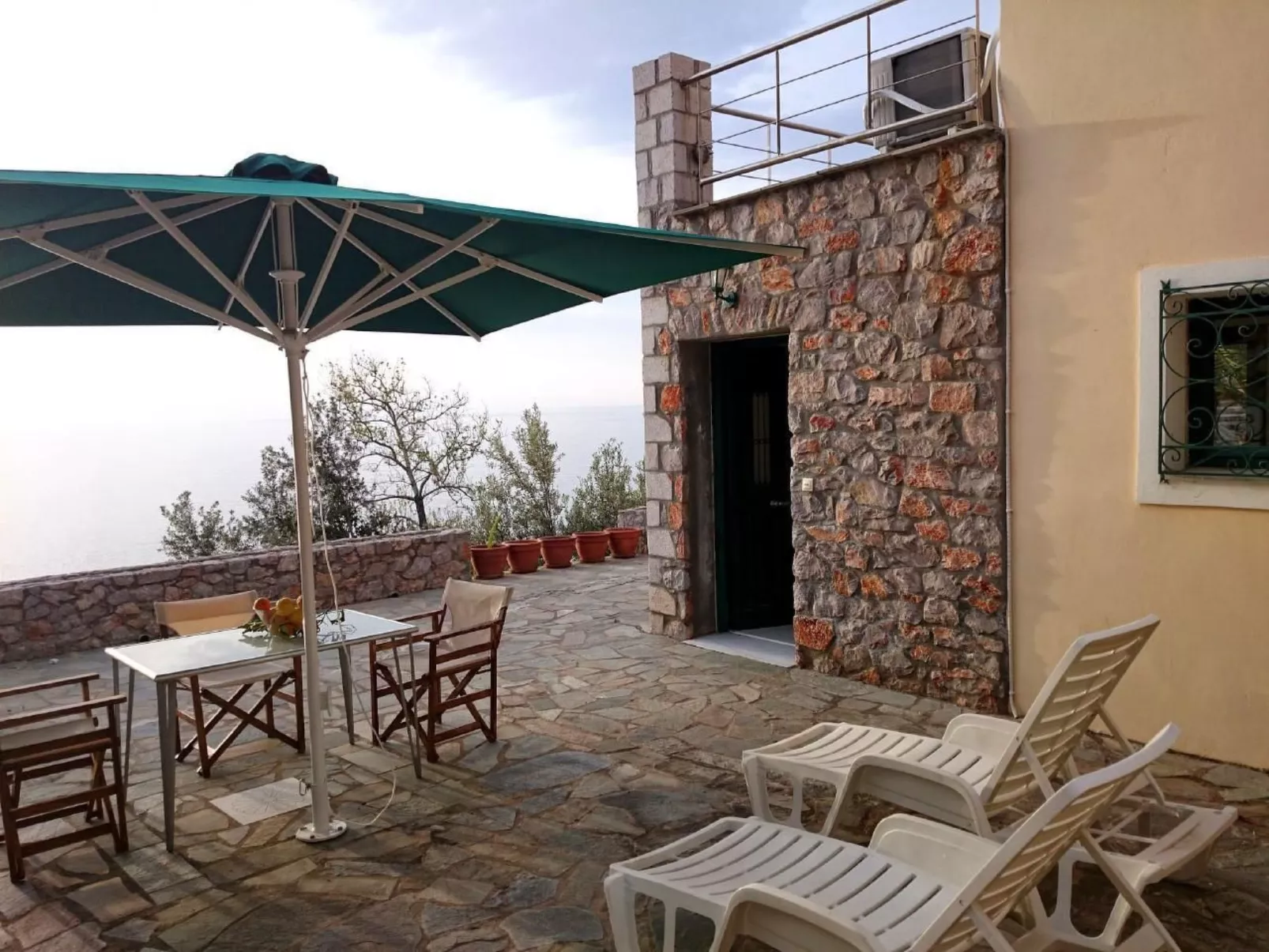 Mahatma Gandhi Villa - Outside