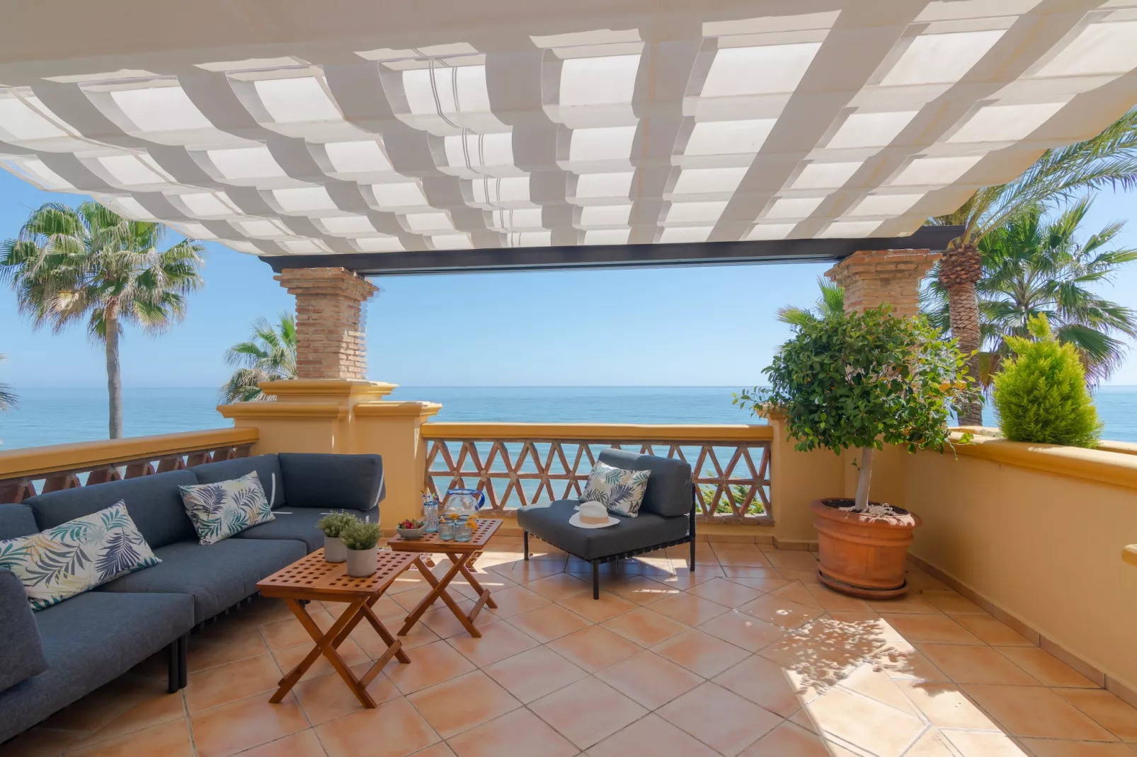 Superb Front Line Location, Sea View- Heated Pool - Terrasse/Balkon