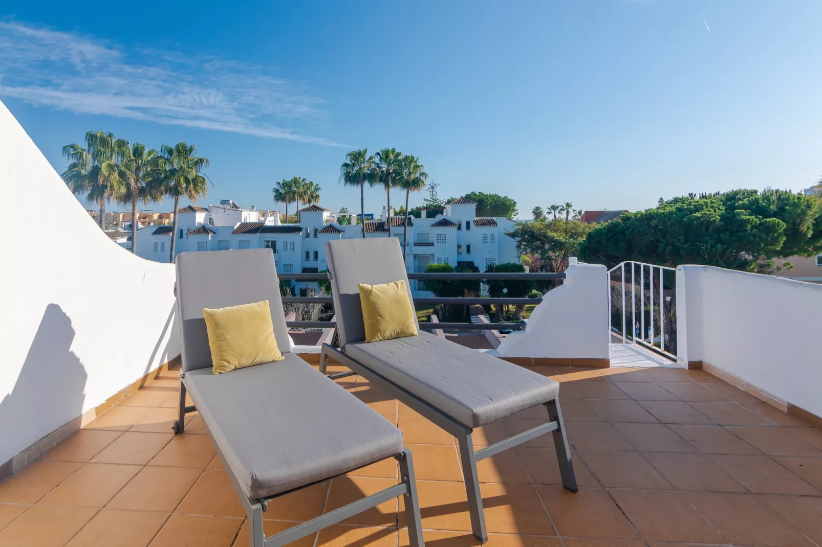 Beachside Penthouse with Rooftop Terrace & Pool - Terrasse / balcon