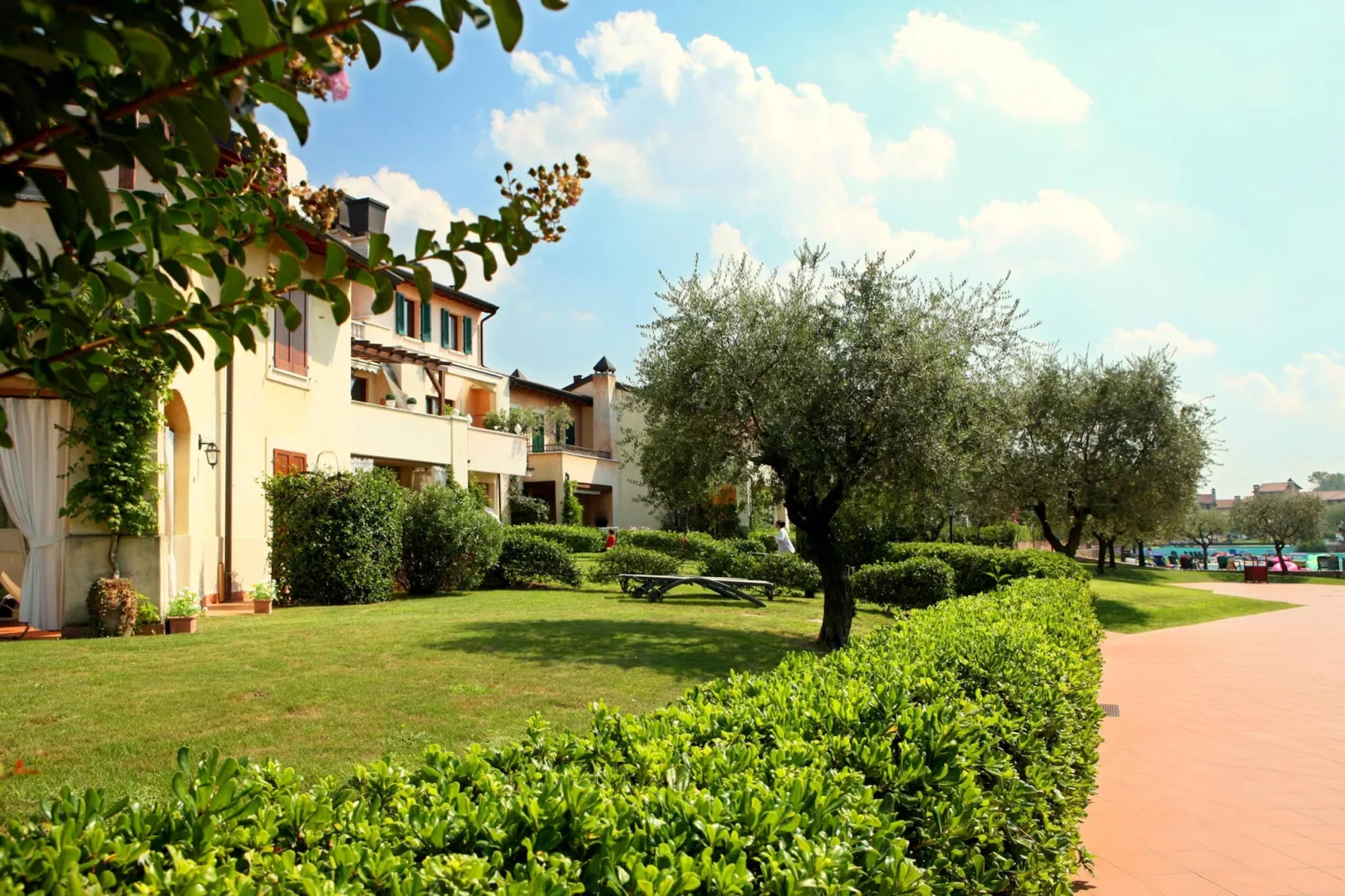 Garda Resort B4 1P Sup - Jardins en été