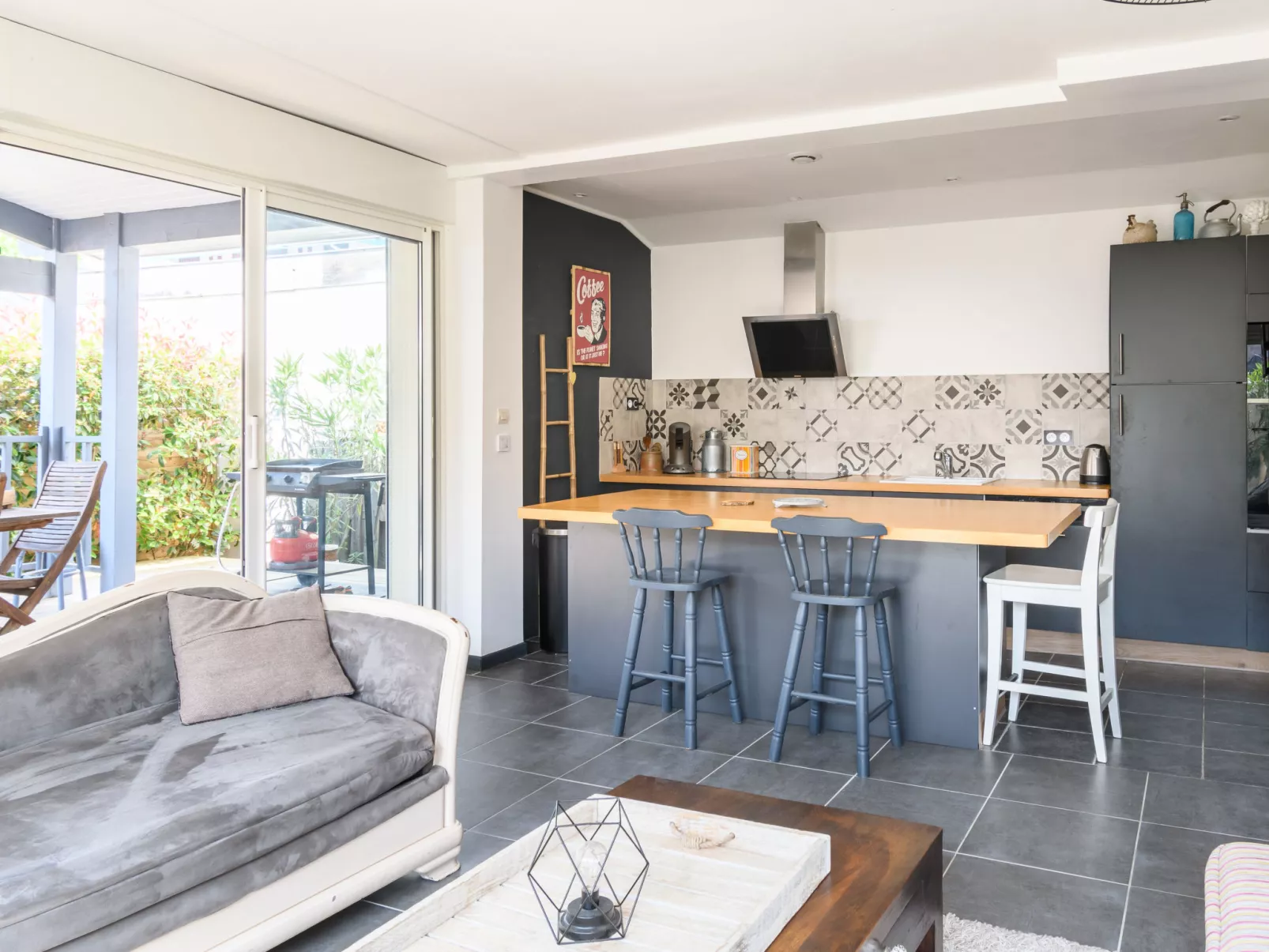 Aimé Bourdier - Drinnen