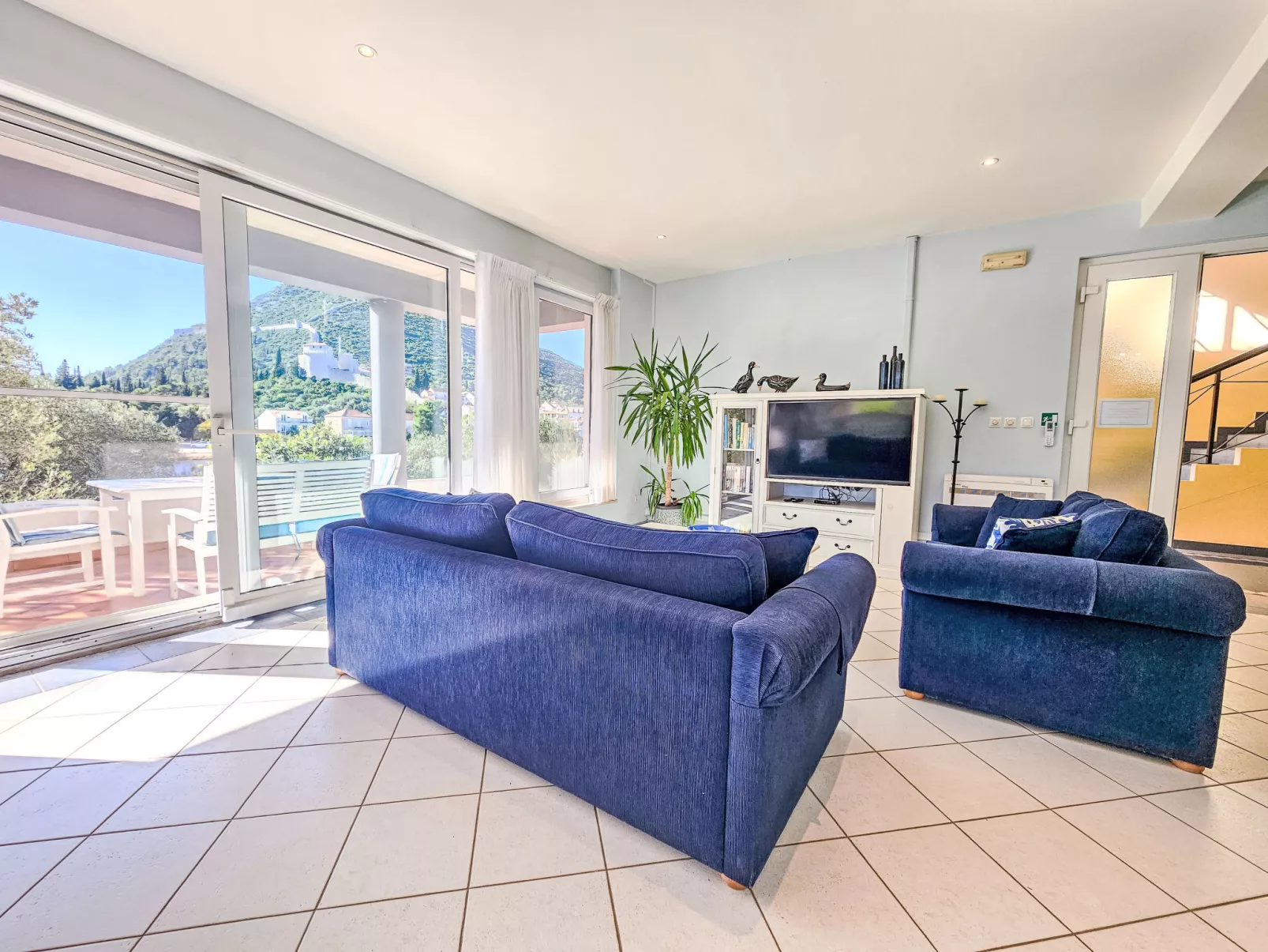 Waterfront Oasis - Dedans