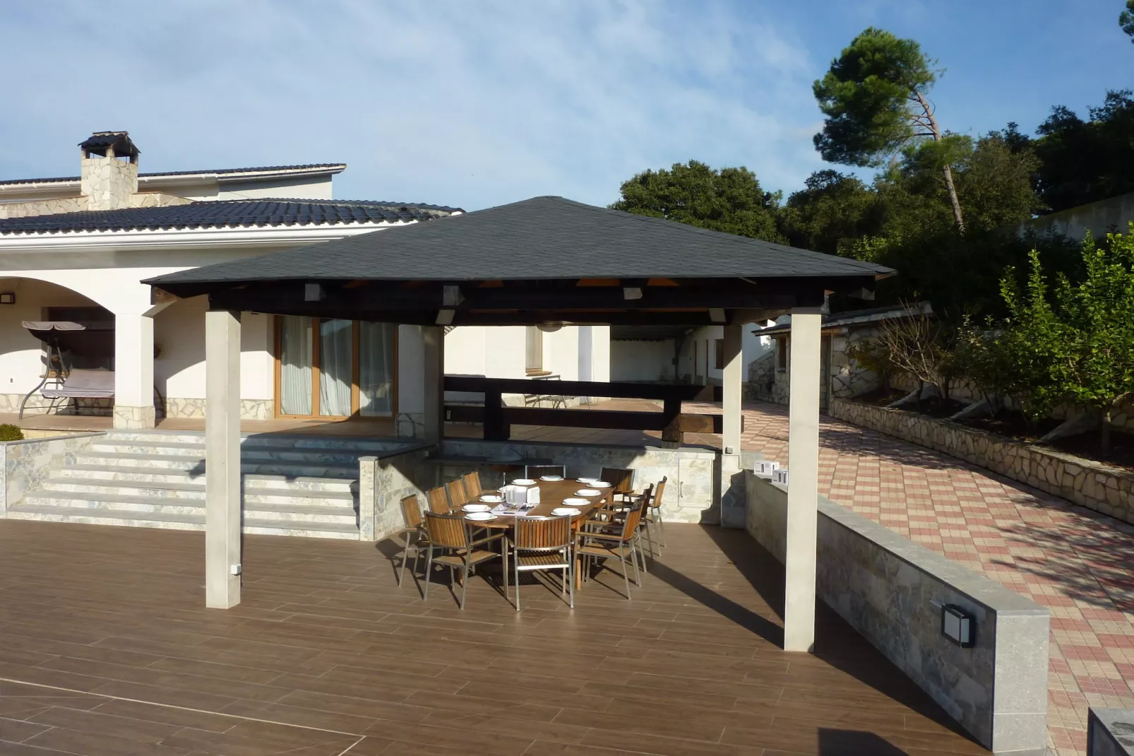 Vivalidays Villa Kiros - Exterior in summer
